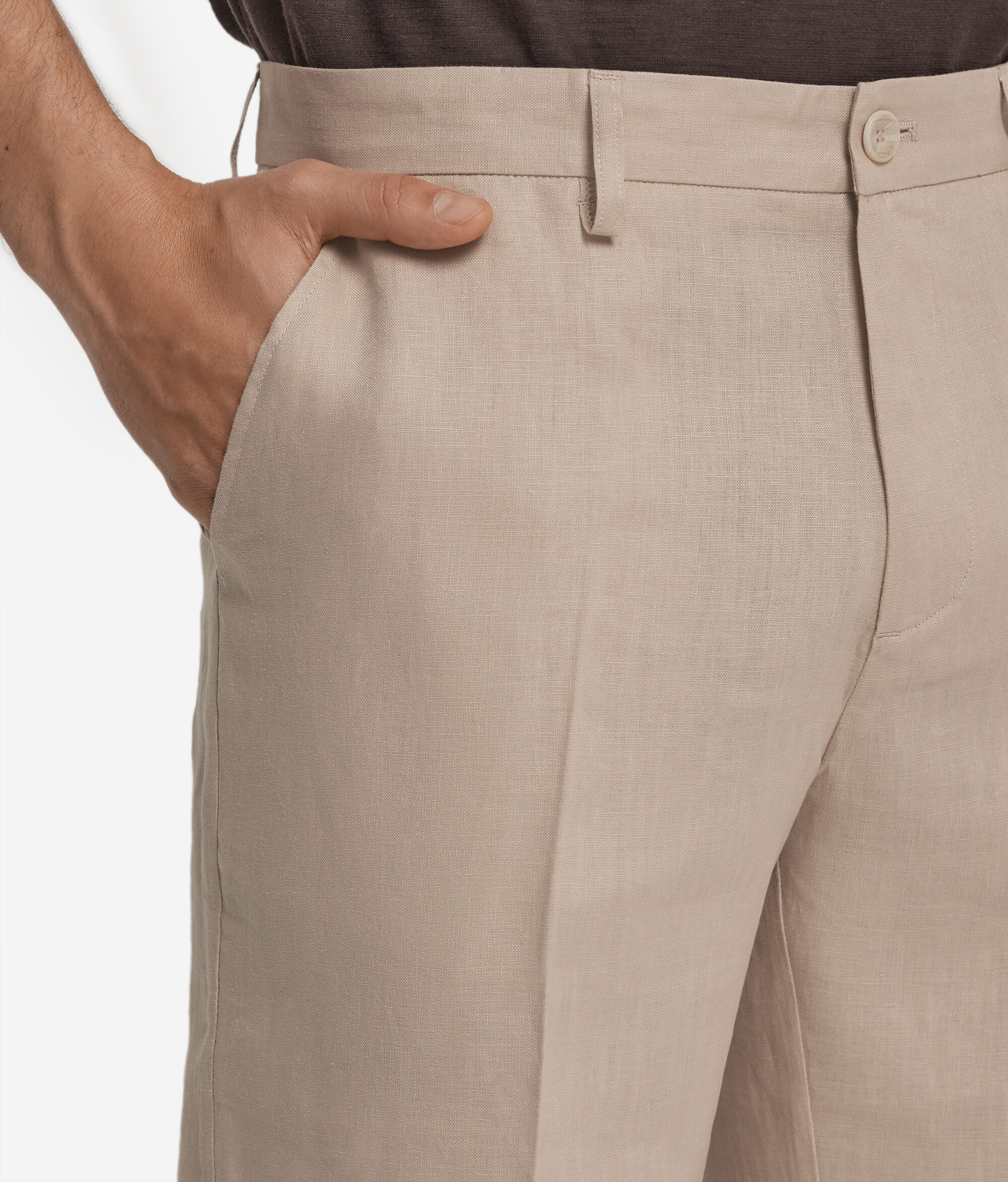 Short linen trousers