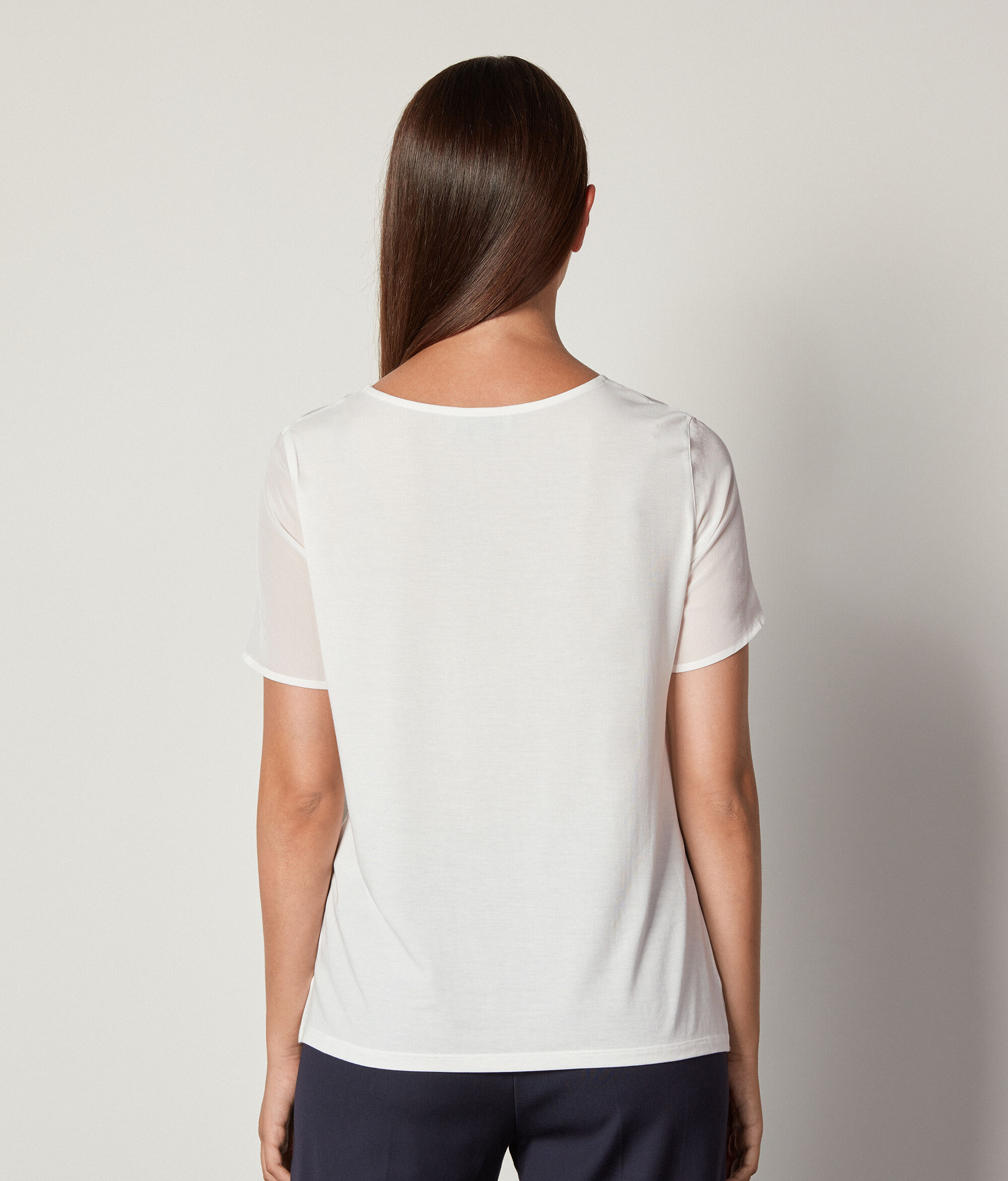 Camiseta con cuello redondo de seda