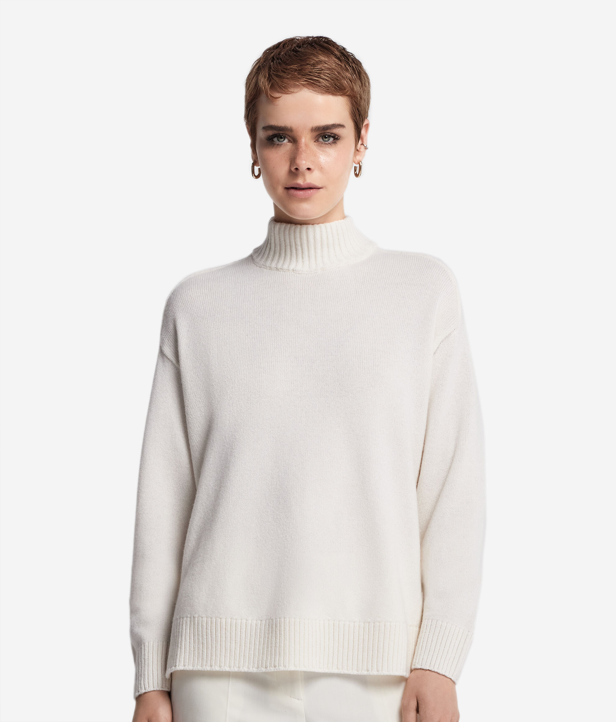 Ultrasoft Cashmere Turtleneck Sweater with Set-in Shoulders