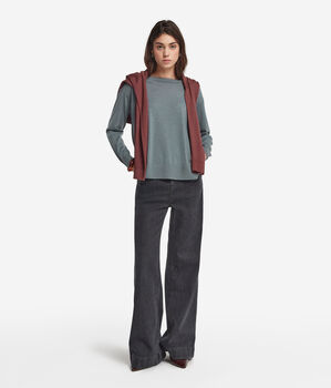 &Mu;&pi;&lambda;&omicron;ύ&zeta;&alpha; &mu;&epsilon; &Sigma;&tau;&rho;&omicron;&gamma;&gamma;&upsilon;&lambda;ή &Lambda;&alpha;&iota;&mu;ό&kappa;&omicron;&psi;&eta; &alpha;&pi;ό Cashmere &mu;&epsilon; &sigma;&kappa;&iota;&sigma;ί&mu;&alpha;&tau;&alpha;