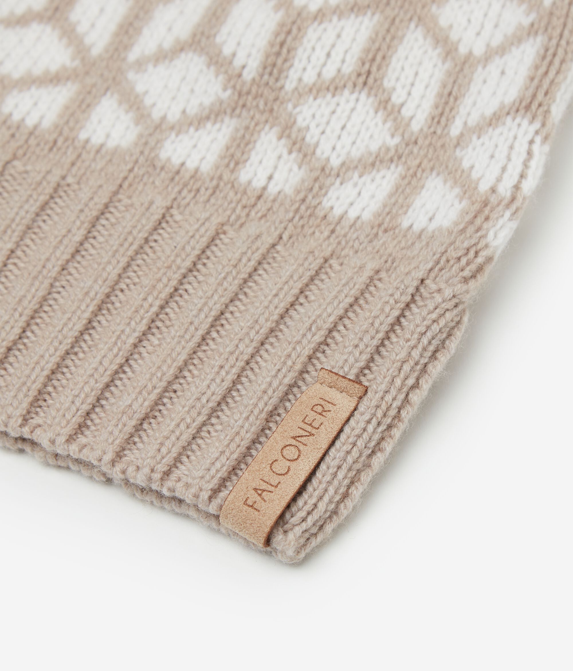 Mütze aus Kaschmirjacquard mit optischem Motiv