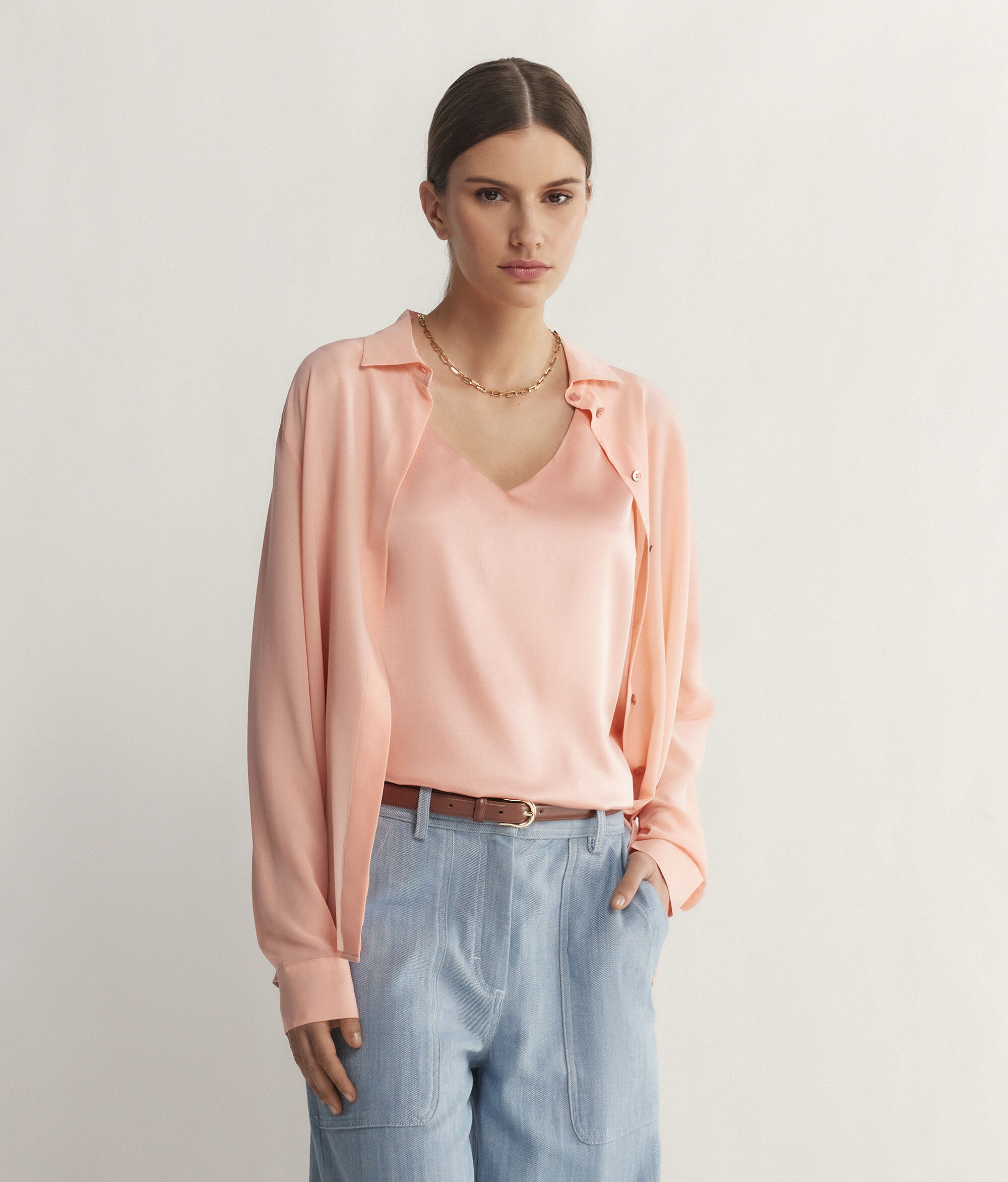 Camiseta sin mangas con cuello pico de seda