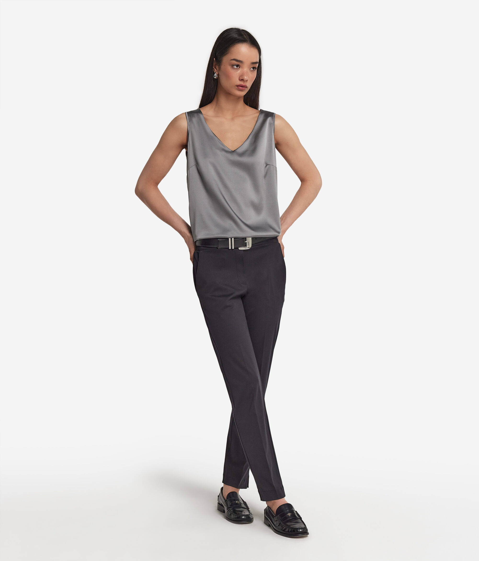 Camiseta sin mangas con cuello pico de seda