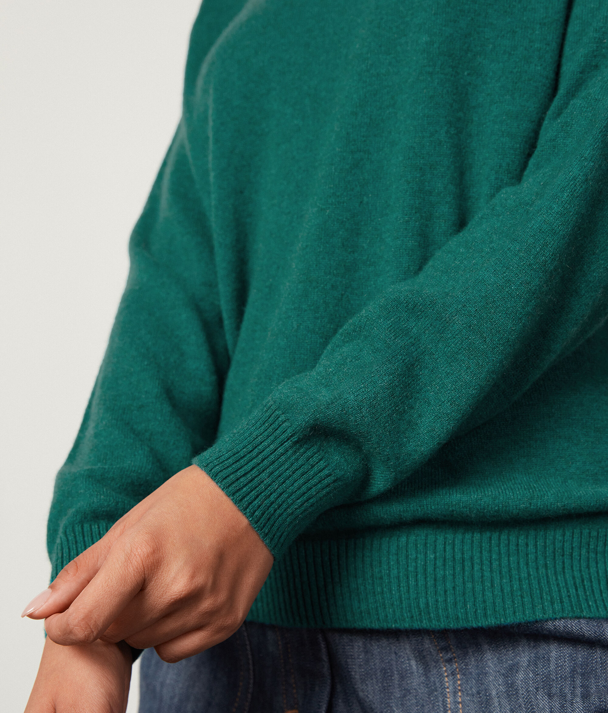 Sweter z dekoltem w łódkę z kaszmiru Ultrasoft