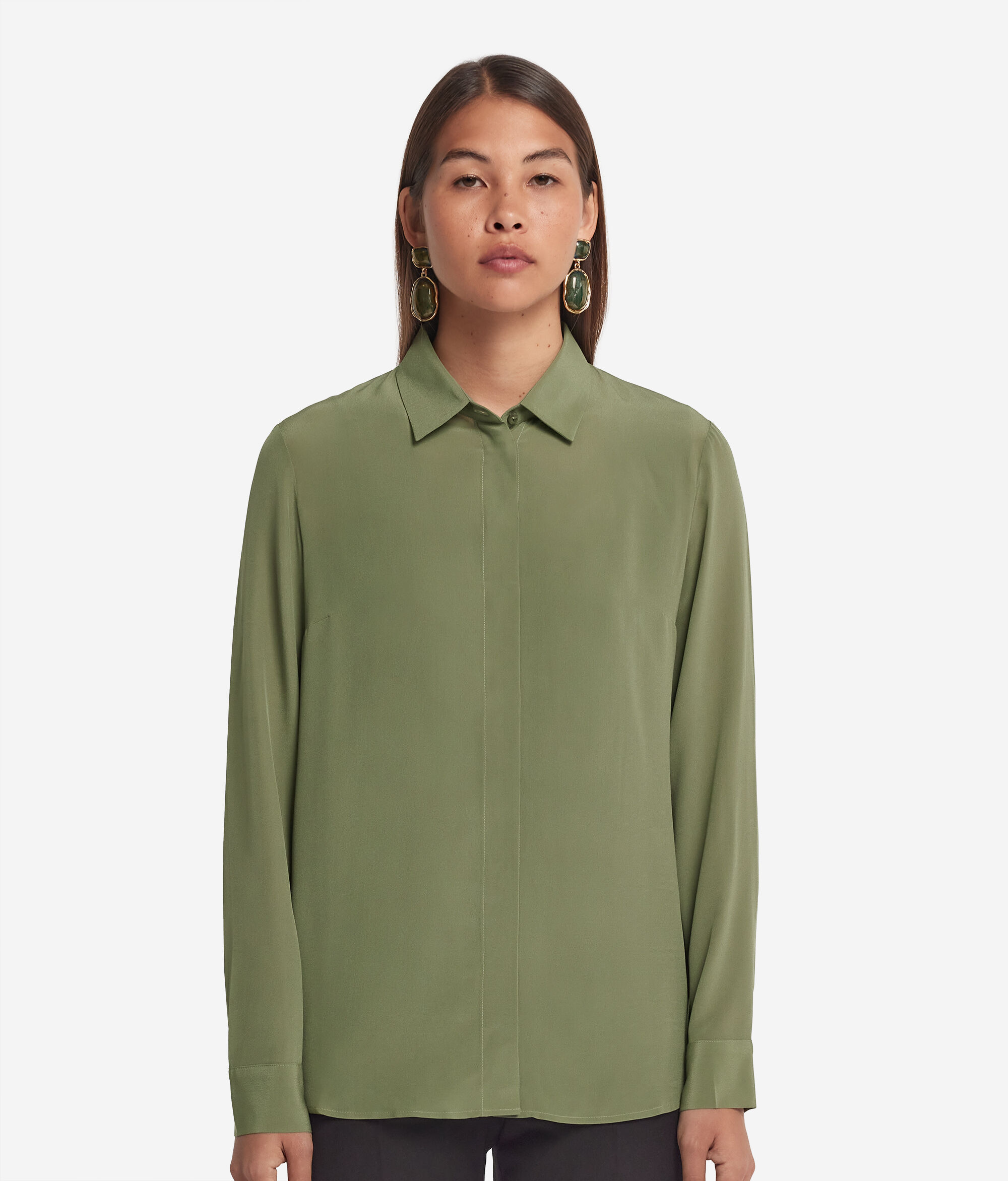 Camisa con cuello de seda