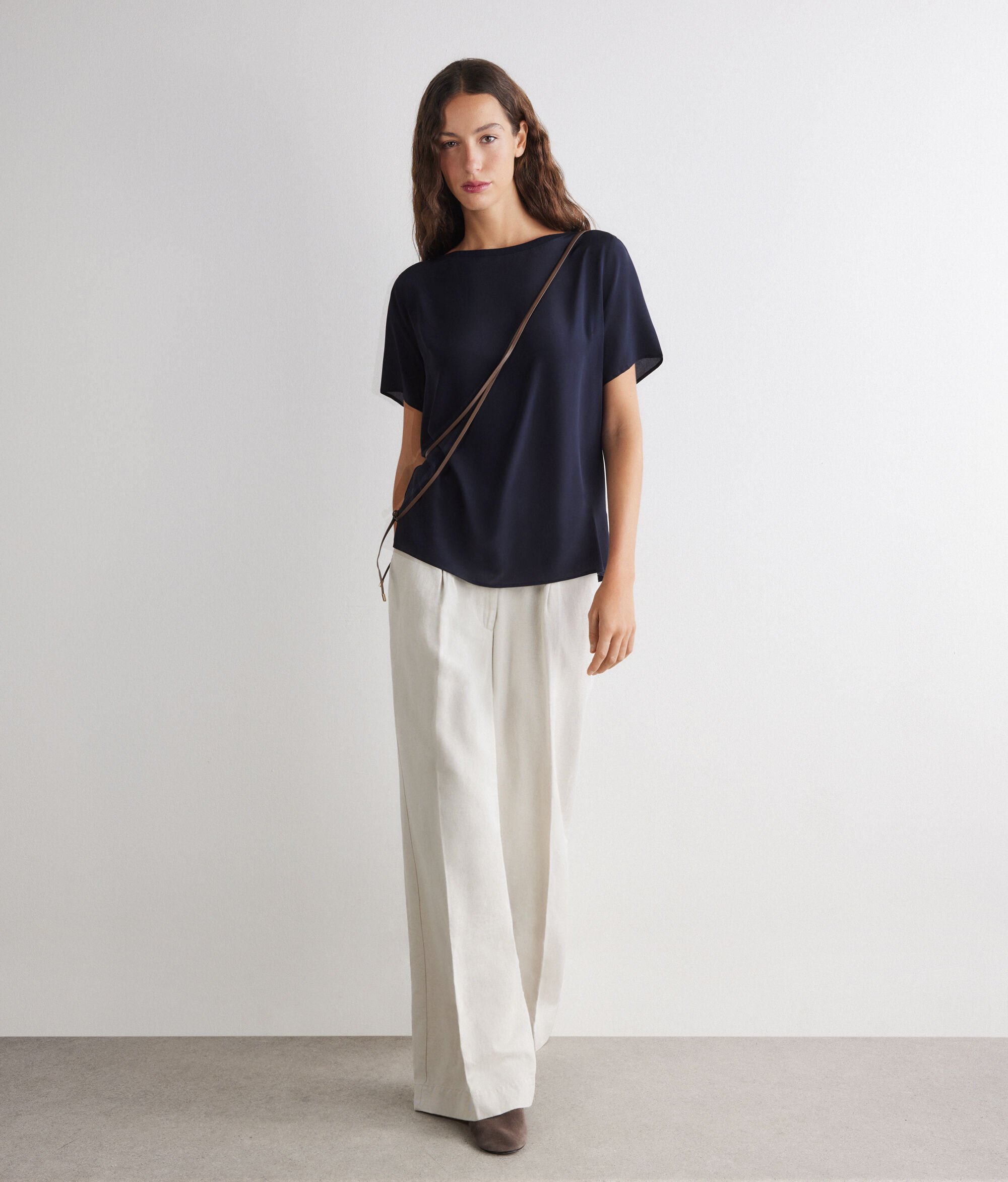 T-shirt με λαιμόκοψη χαμόγελο από μετάξι και μοντάλ