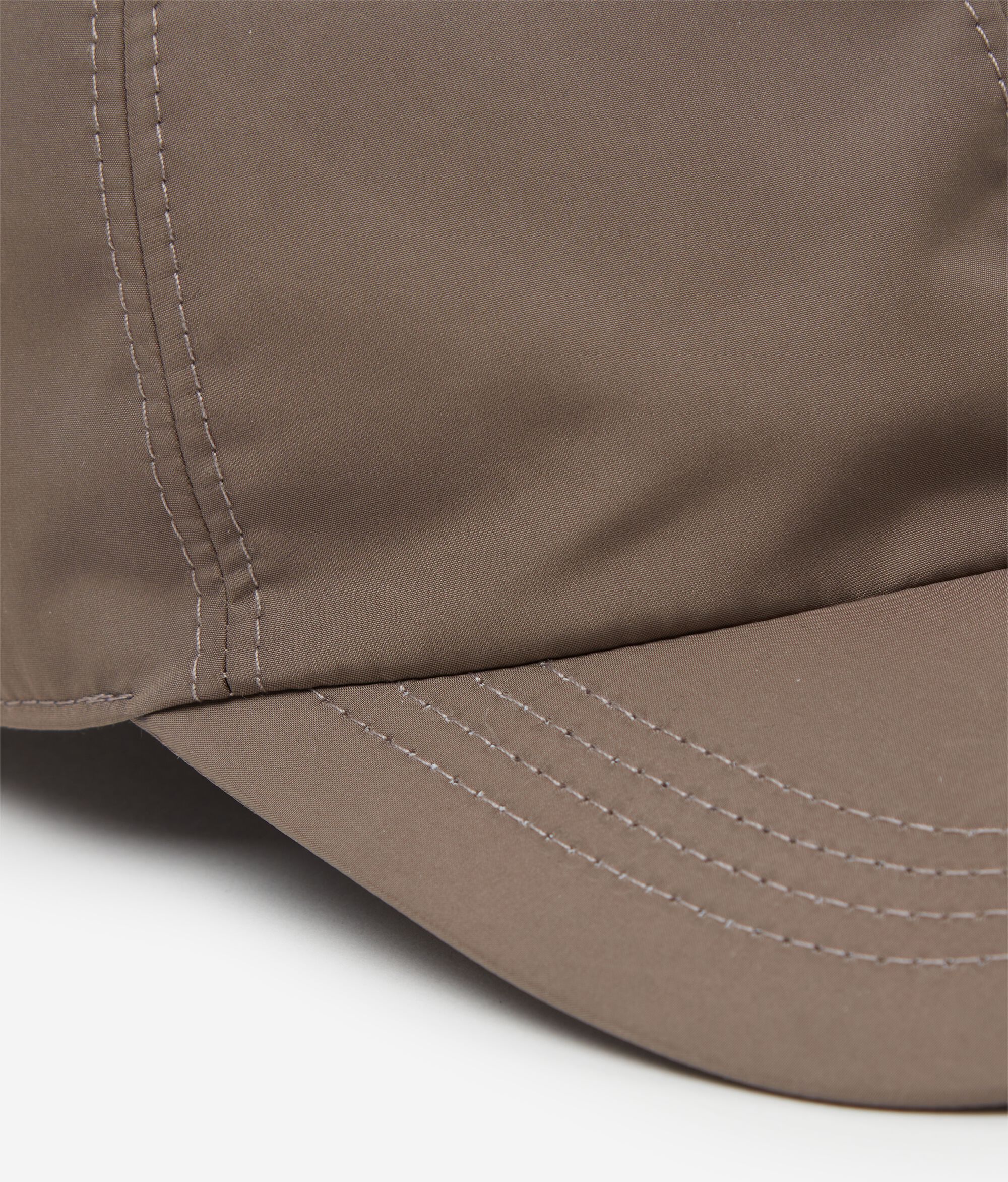 Casquette technique avec intérieur en cachemire ultra-fin