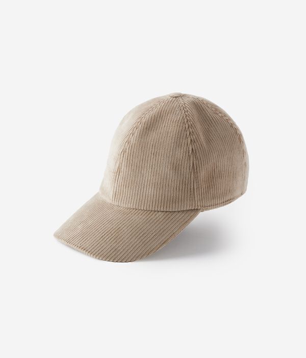 Бейсболка из велюра