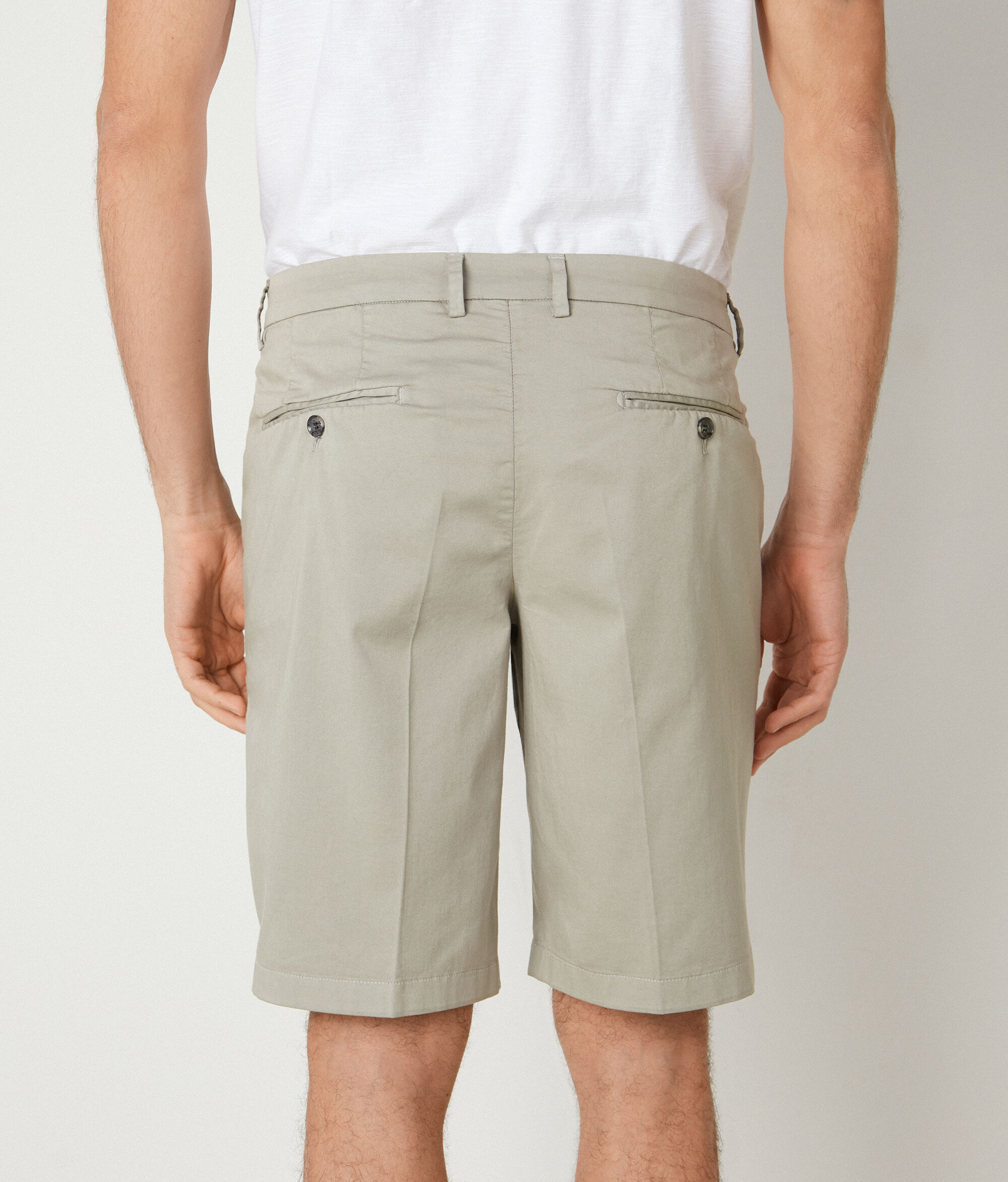 Kurze Chinohose aus Baumwolle