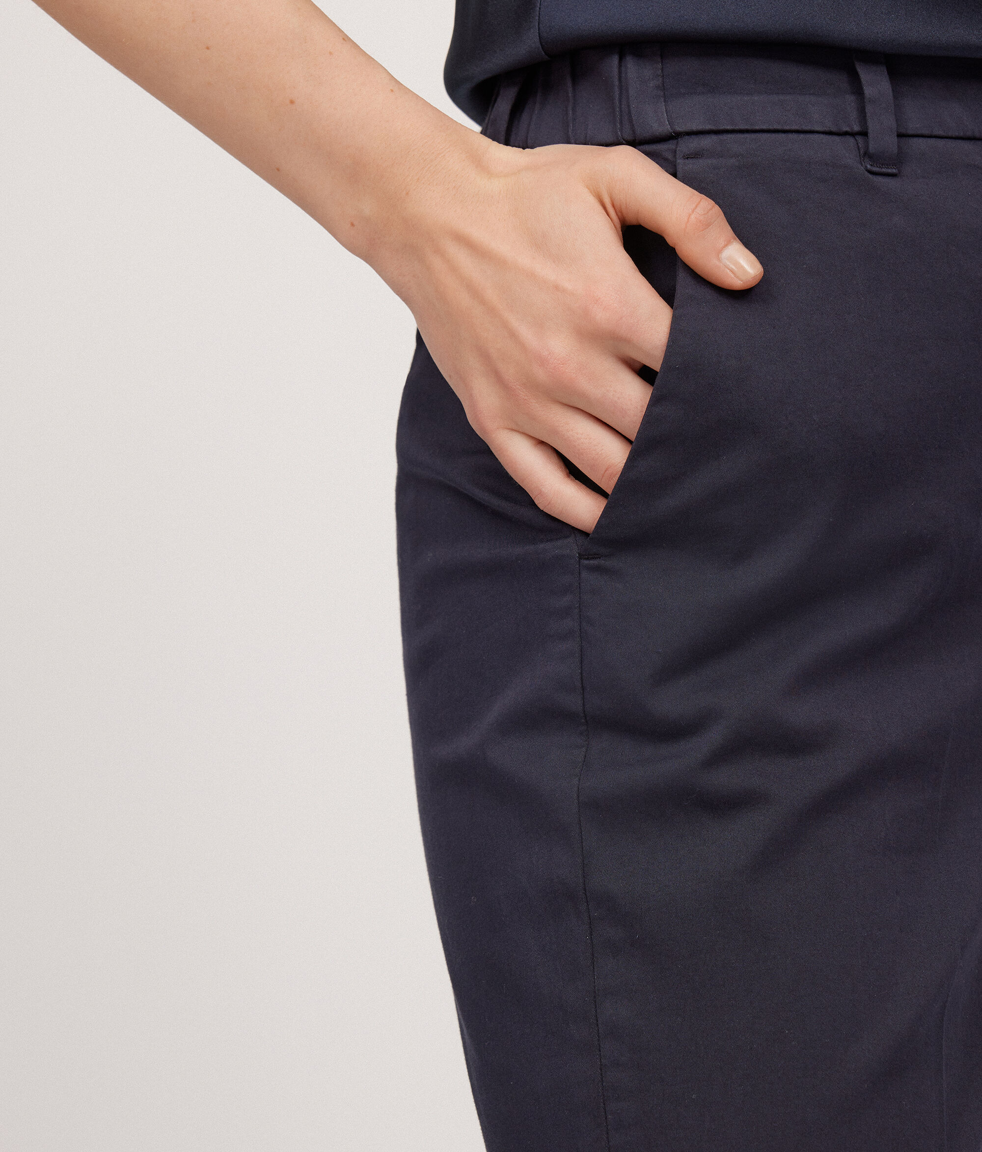 Zigarettenhose mit Reißverschluss