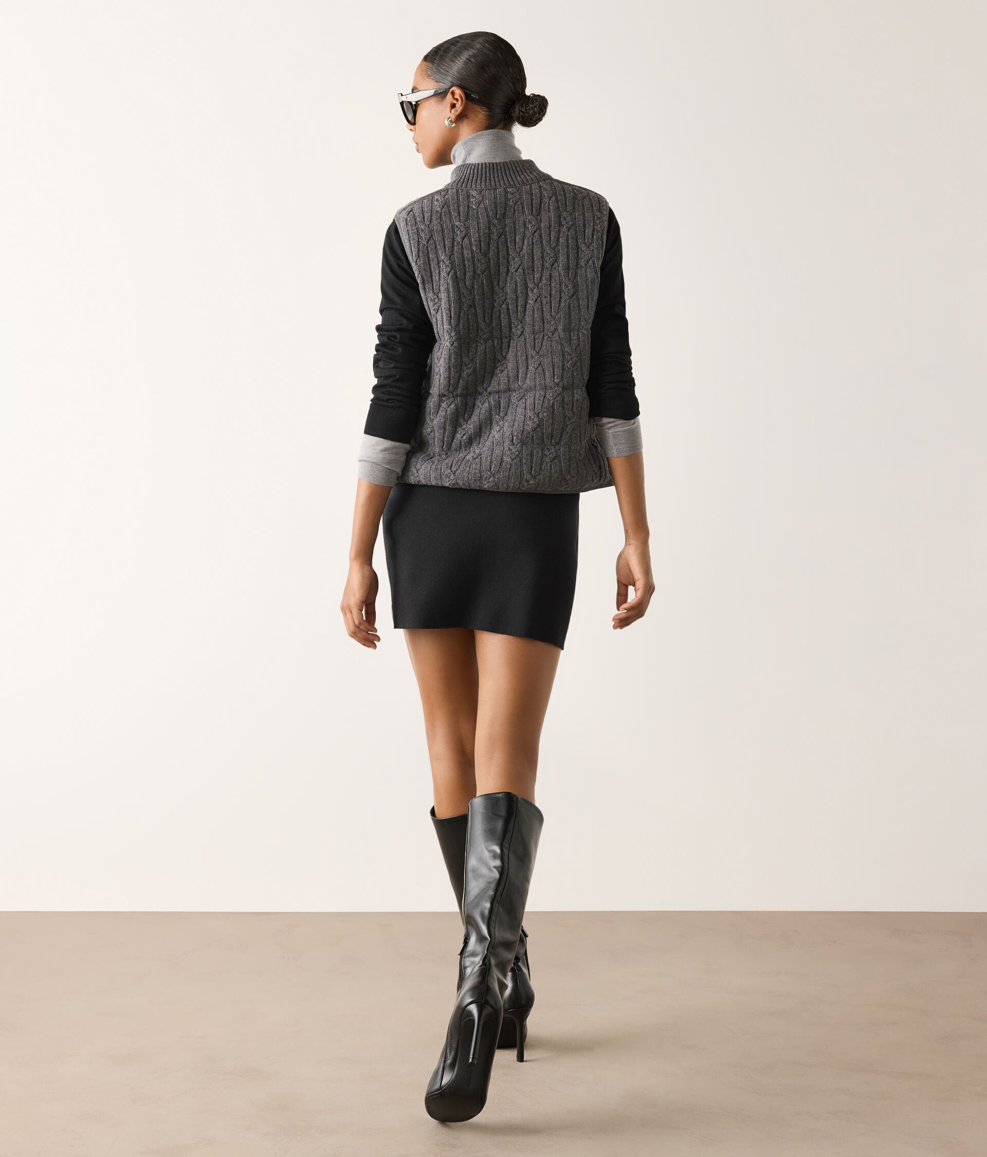 Reversible sleeveless cable-knit cashmere down jacket
