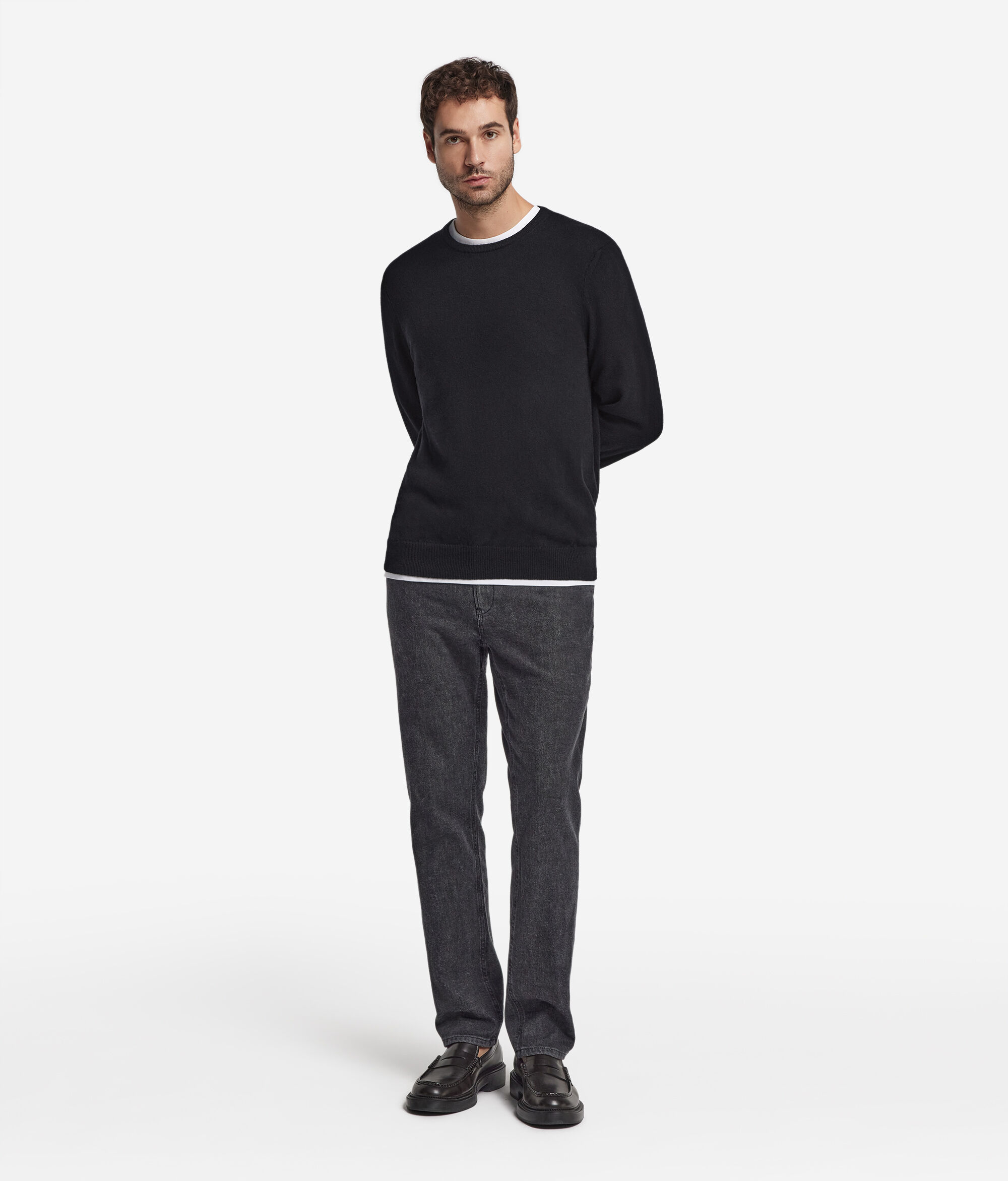 Pulover s okruglim izrezom od ultramekog kašmira