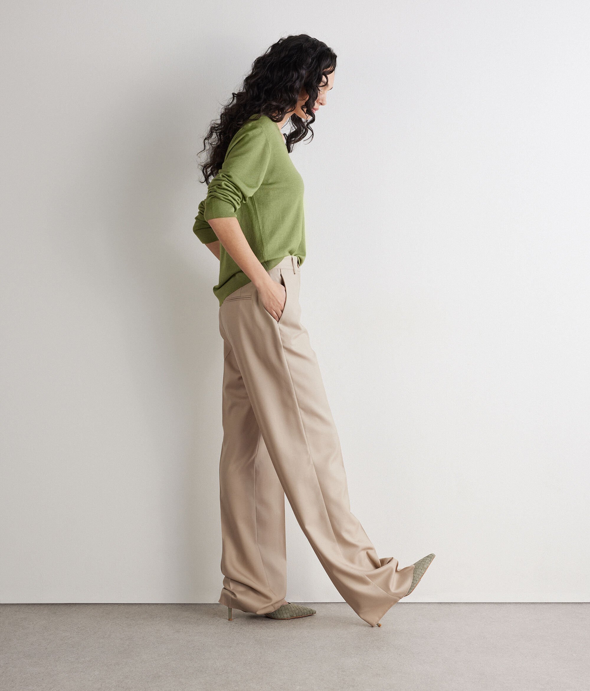 Ultrafine Cashmere V-Neck Jumper