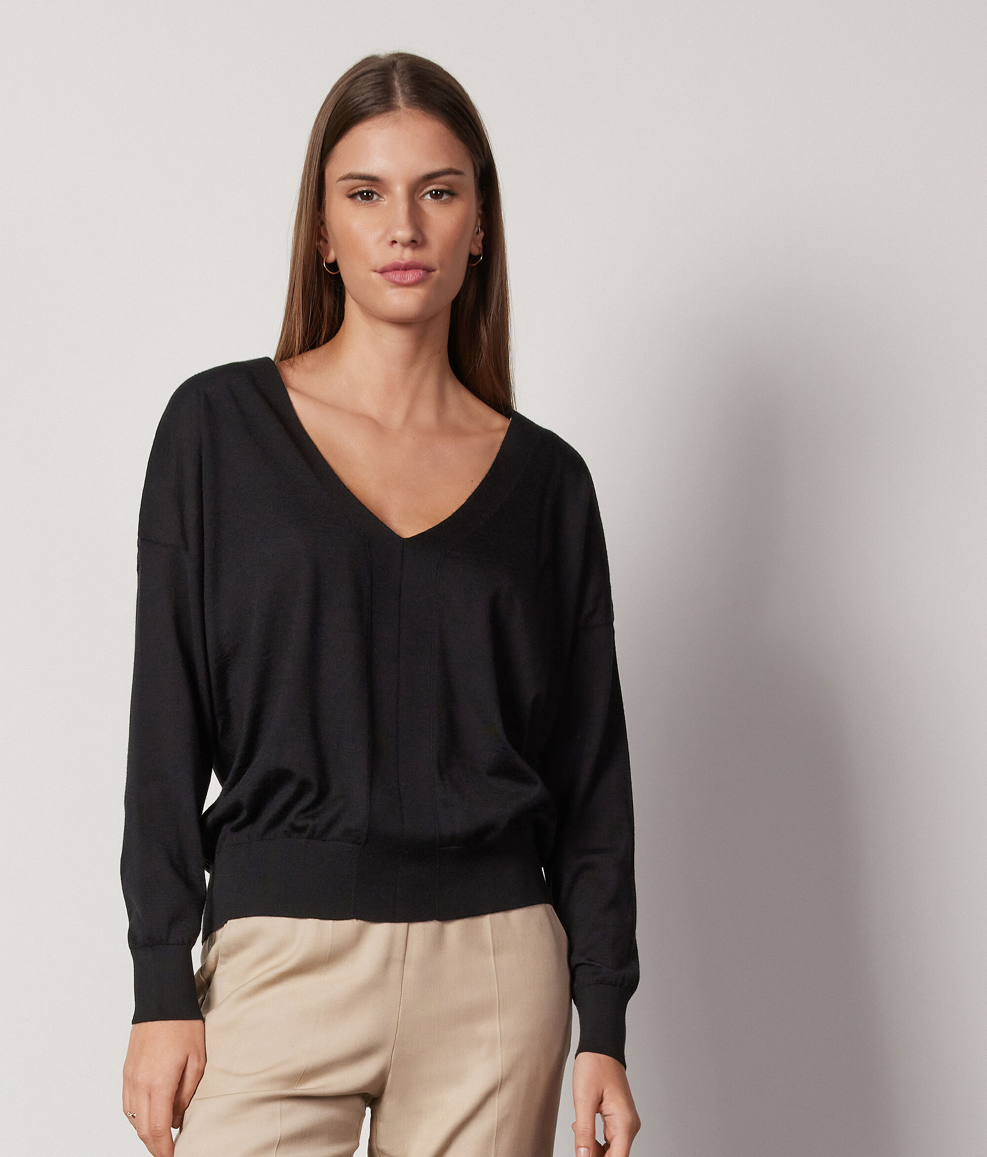 Ultrafine Cashmere V-Neck Sweater | Falconeri 