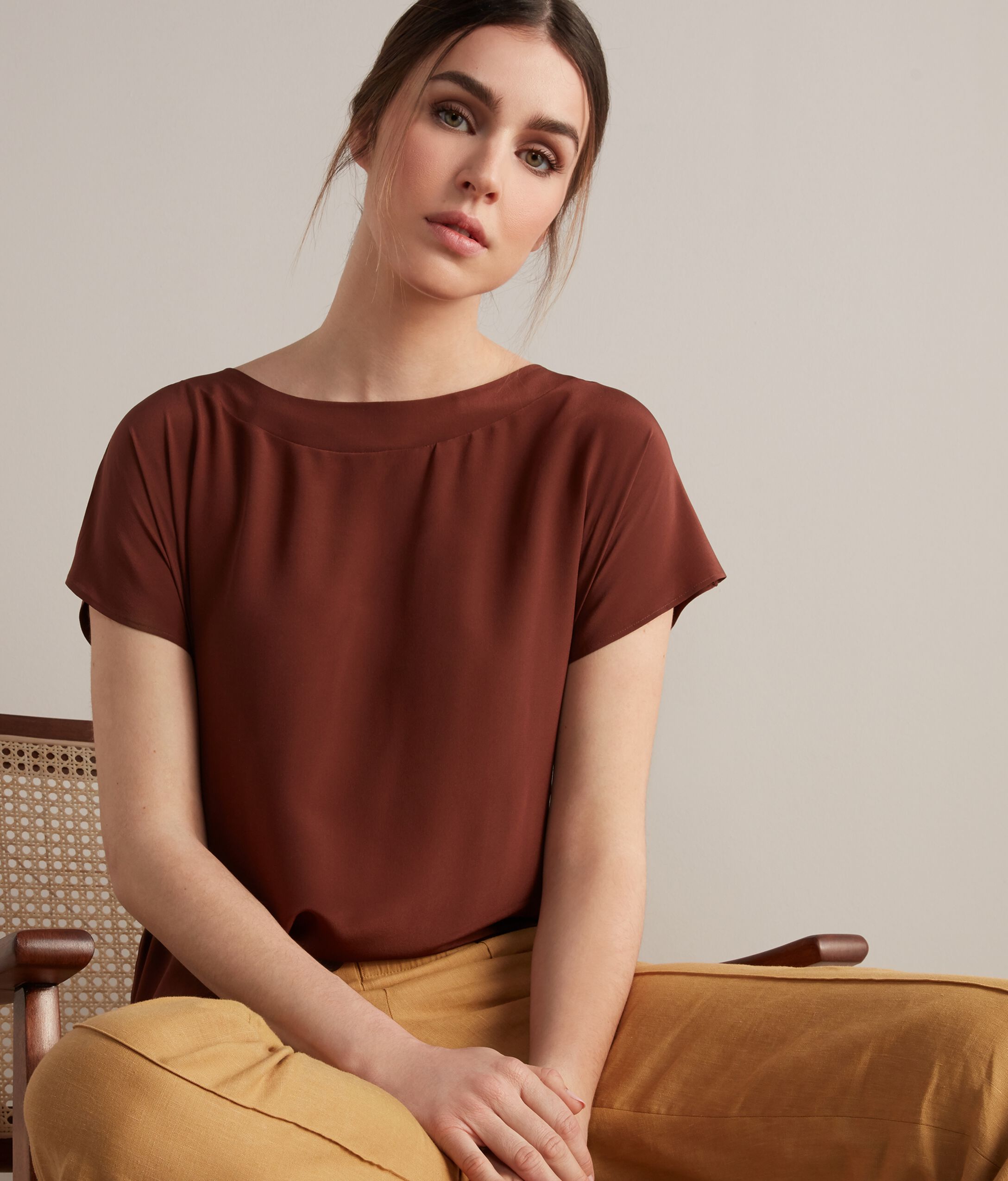 T-shirt à col bateau en soie et modal