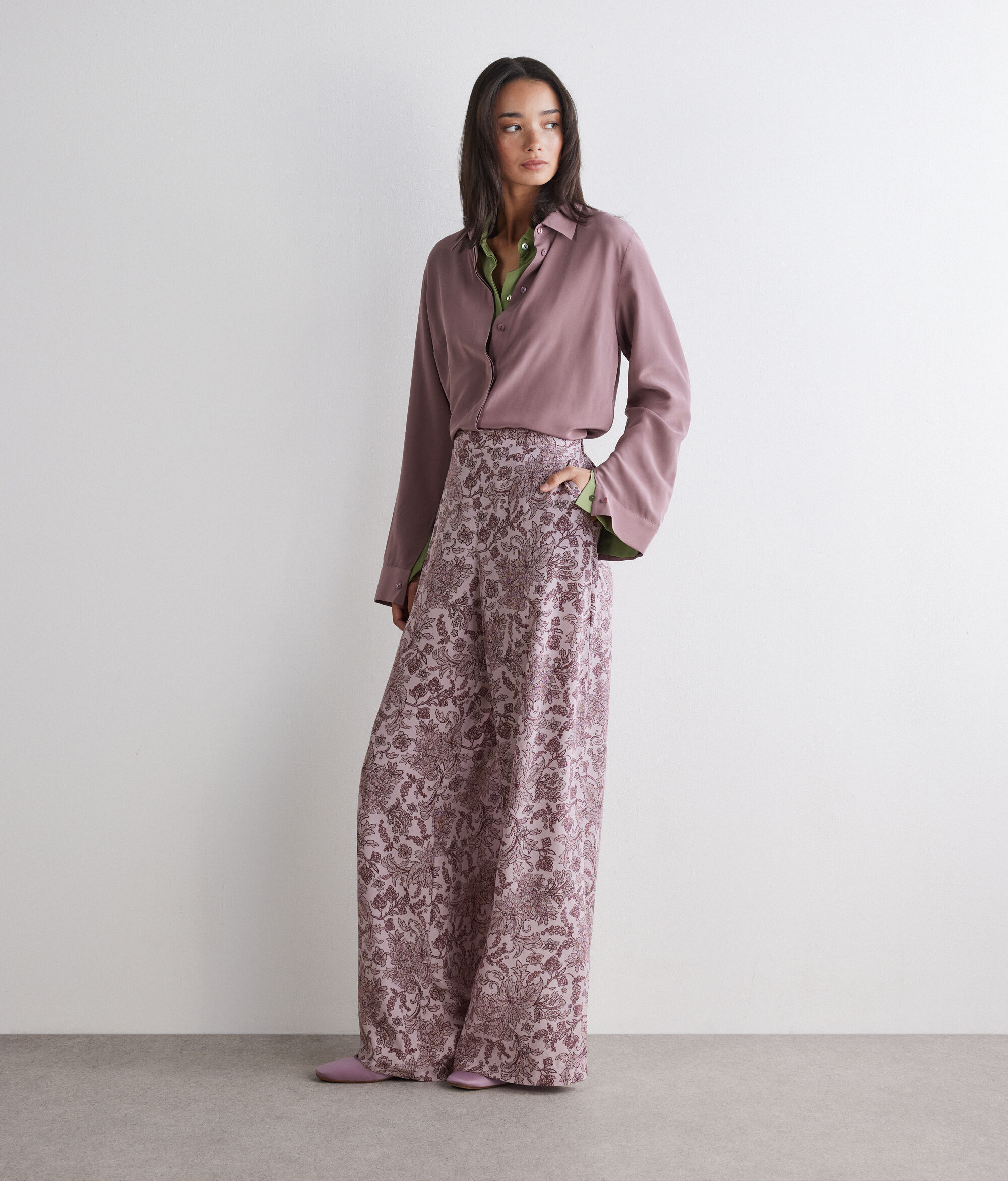 Calças largas em seda estampada