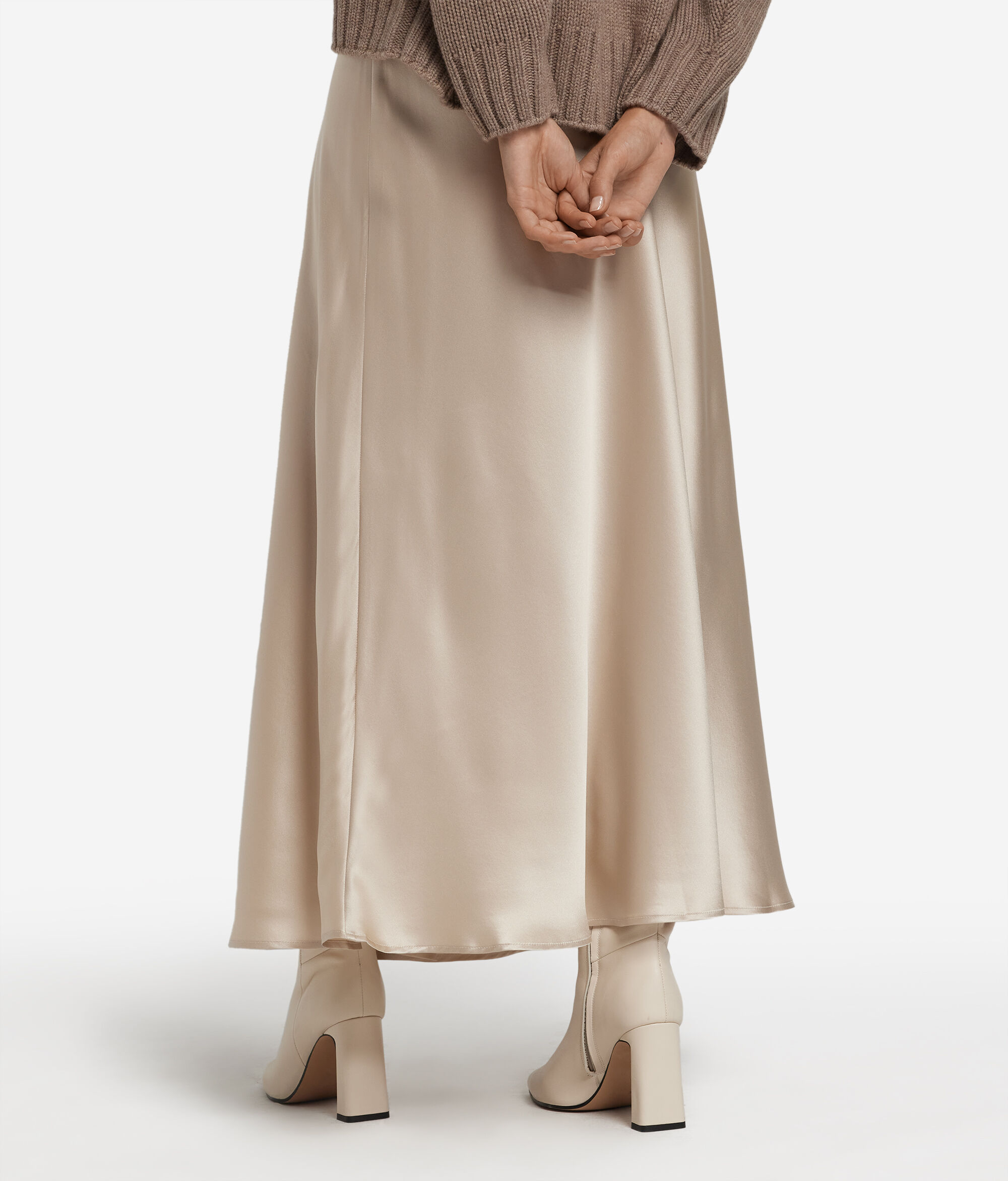 Юбка из атласного шелка