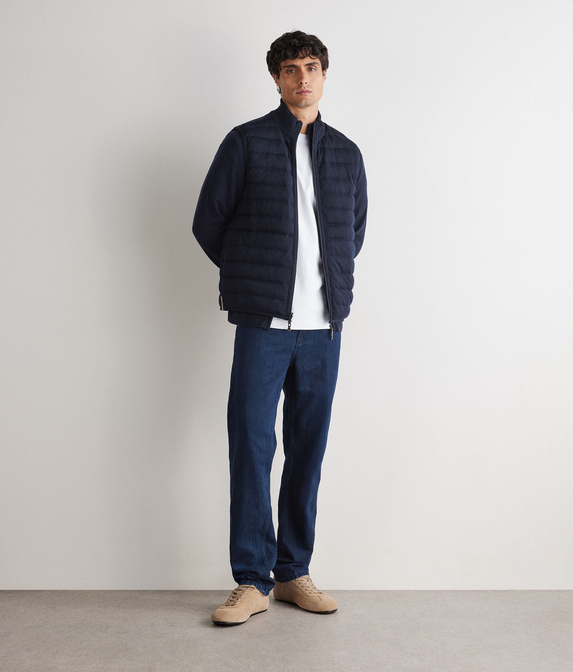 Reversible sleeveless down jacket with matte side