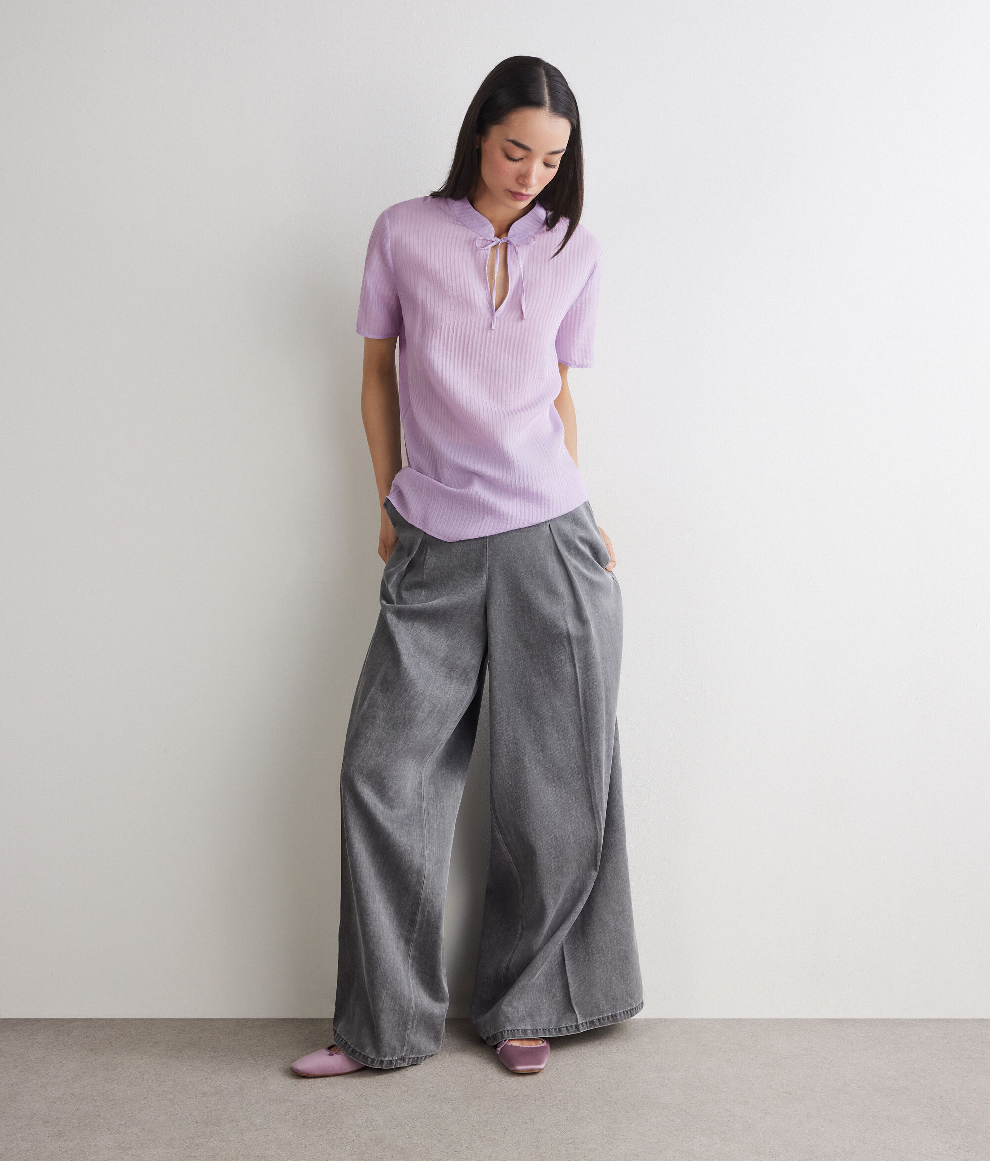 Short-sleeved embossed muslin blouse