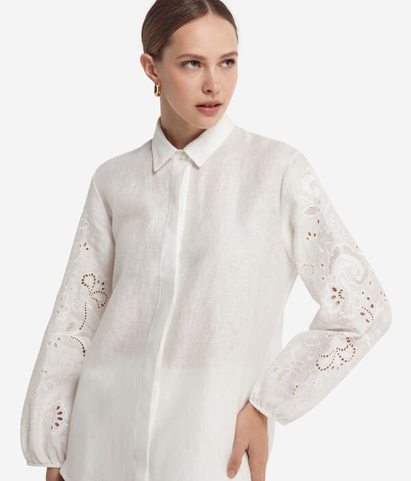 Рубашка изо льна с вышивкой