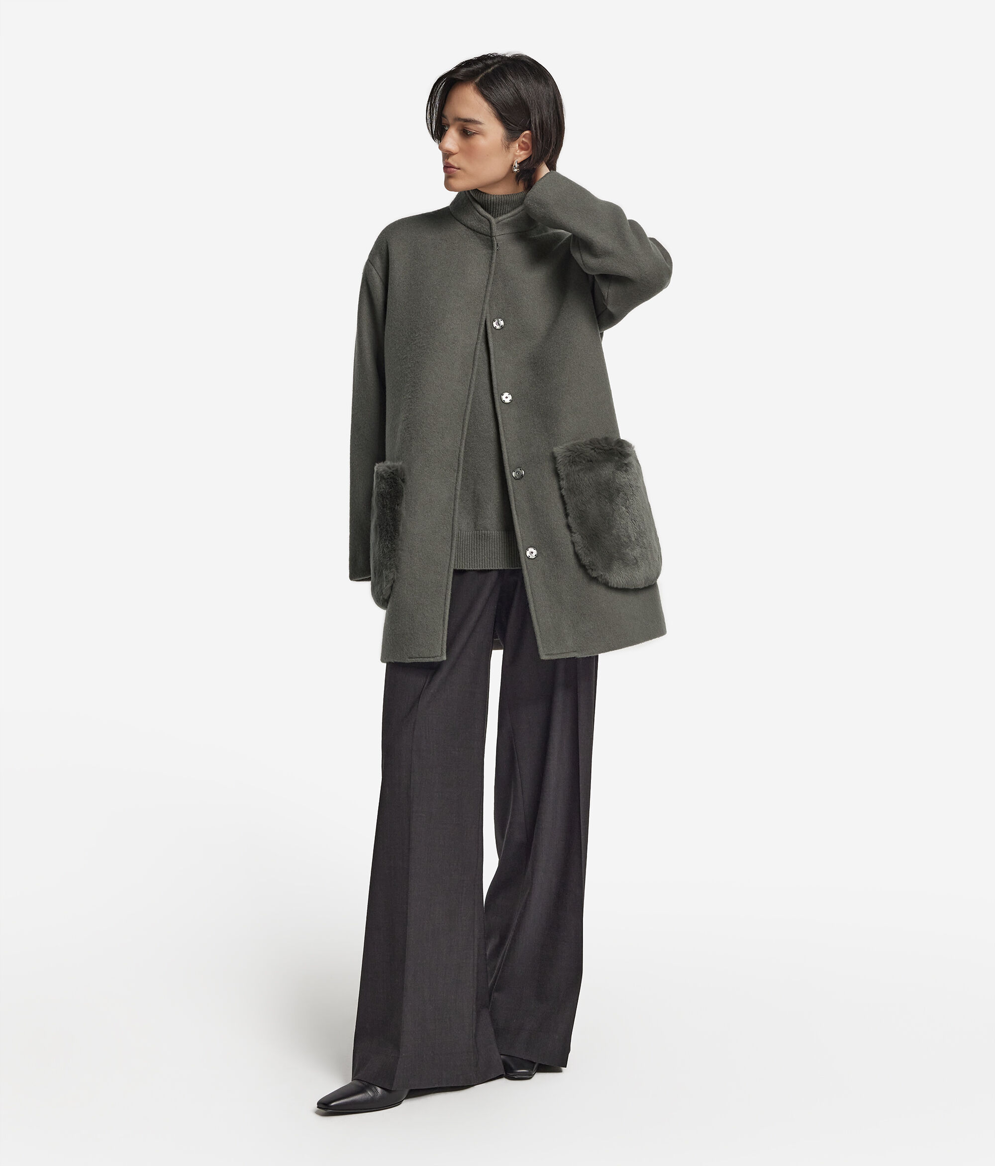 Cashmere coat with fur pockets