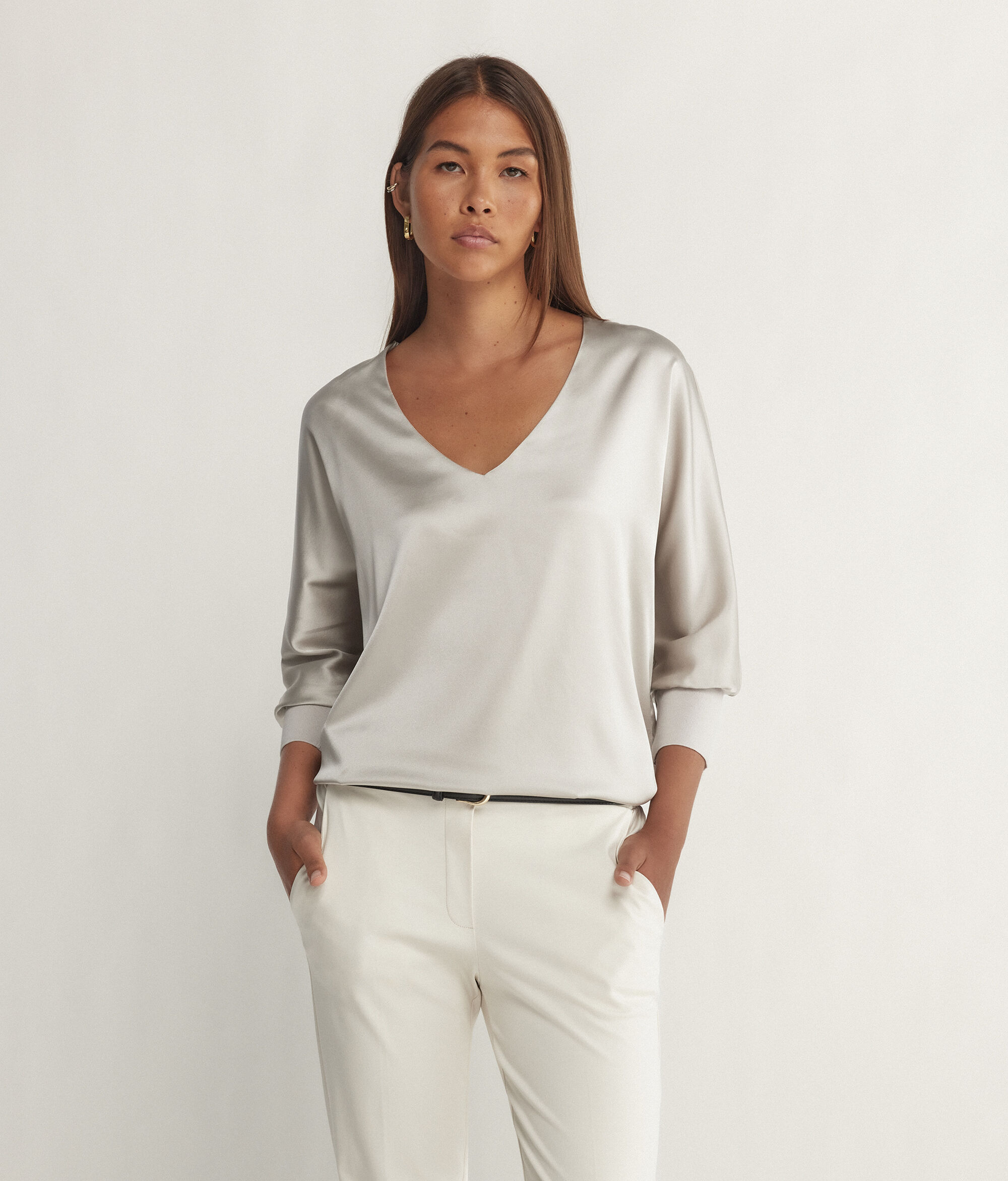 Seidenbluse mit V-Ausschnitt