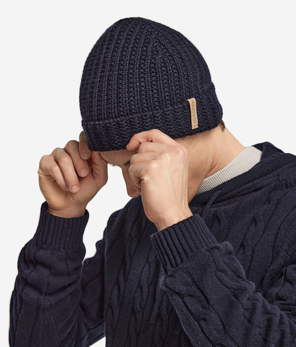 Шапка из кашемира в рубчик