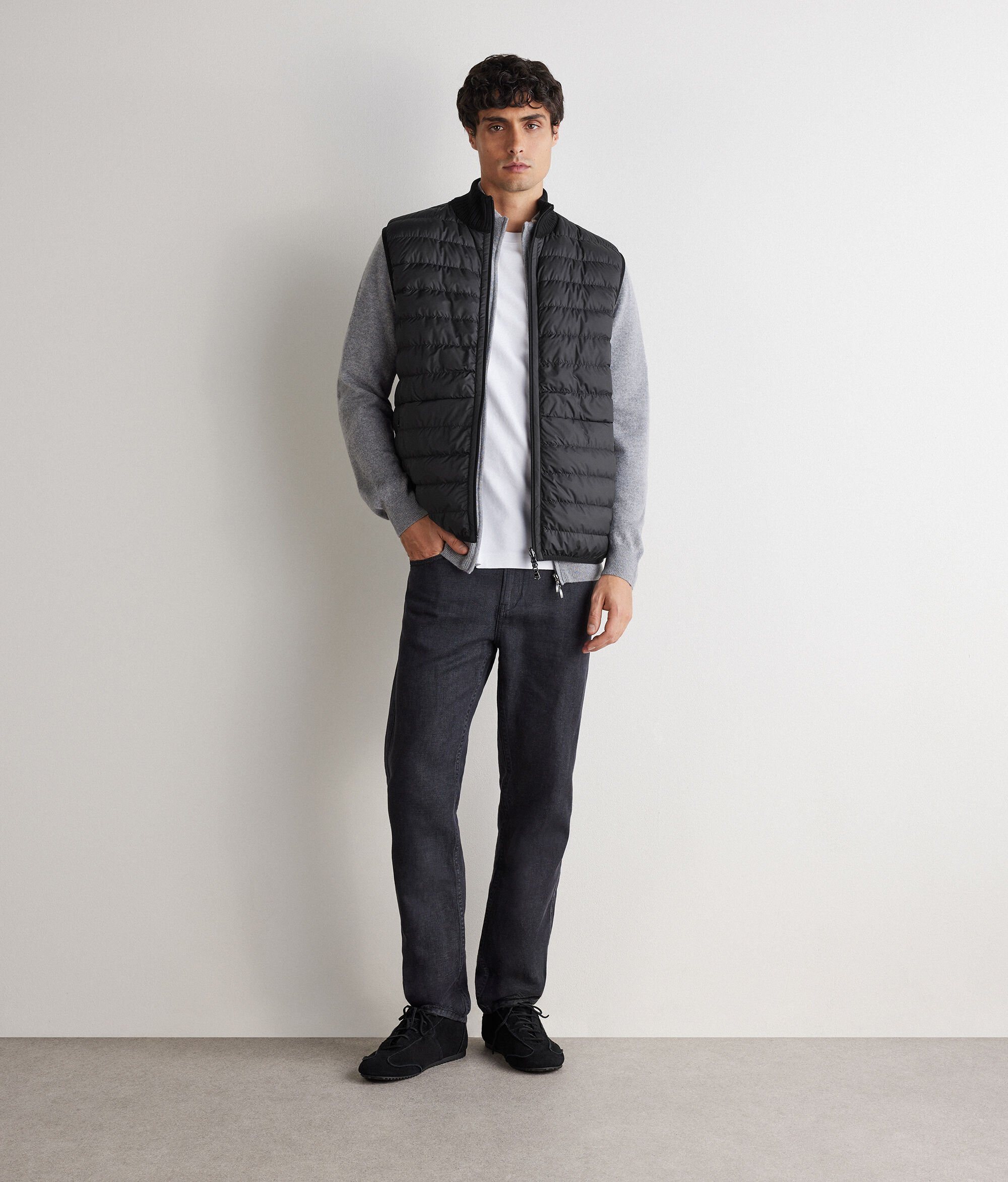 Reversible sleeveless down jacket with matte side