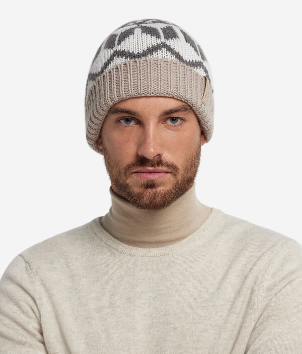 Кашемировая шапка с жаккардовым узором