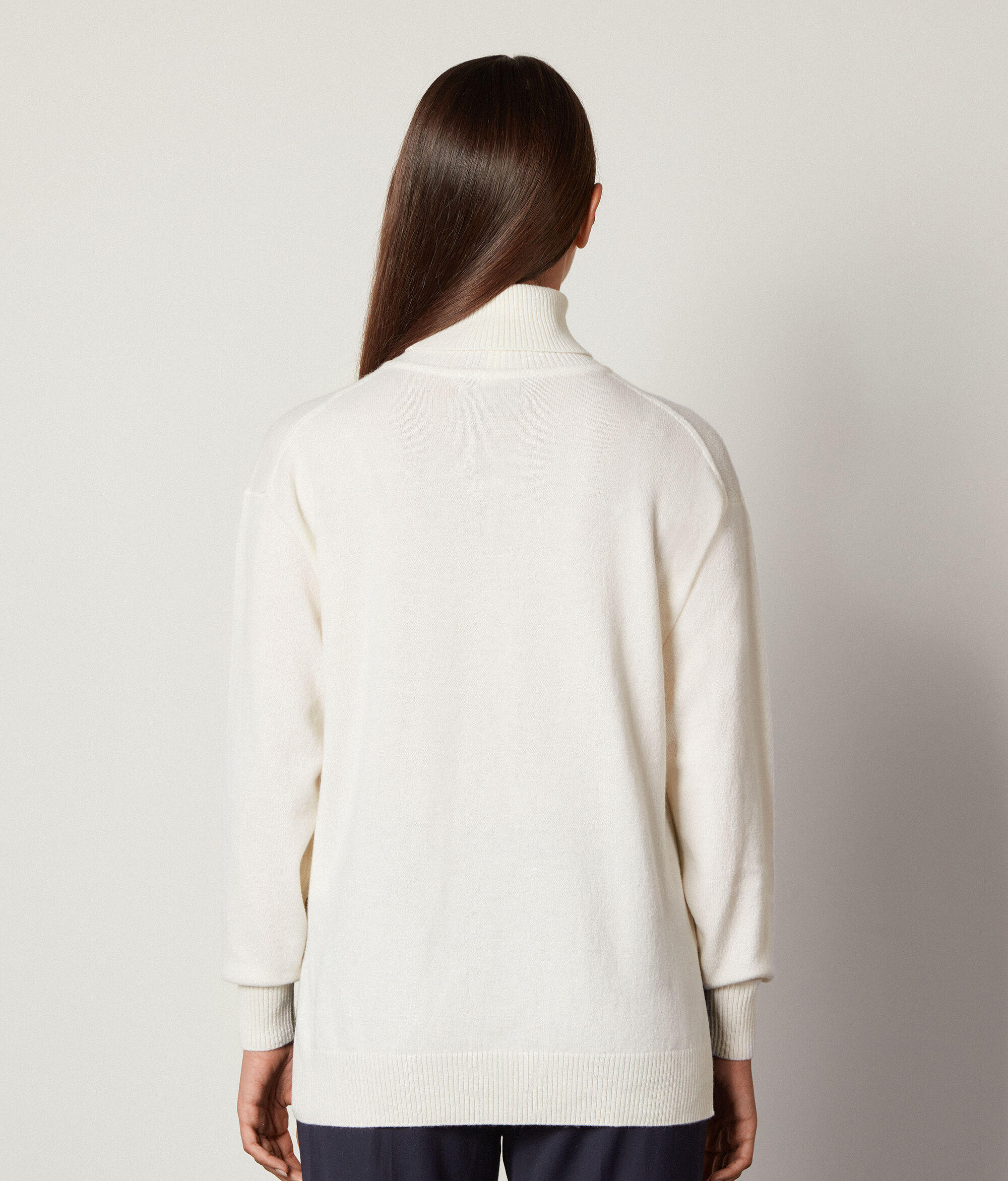 Camisola de Gola Alta em Ultrasoft Cashmere com Rachas