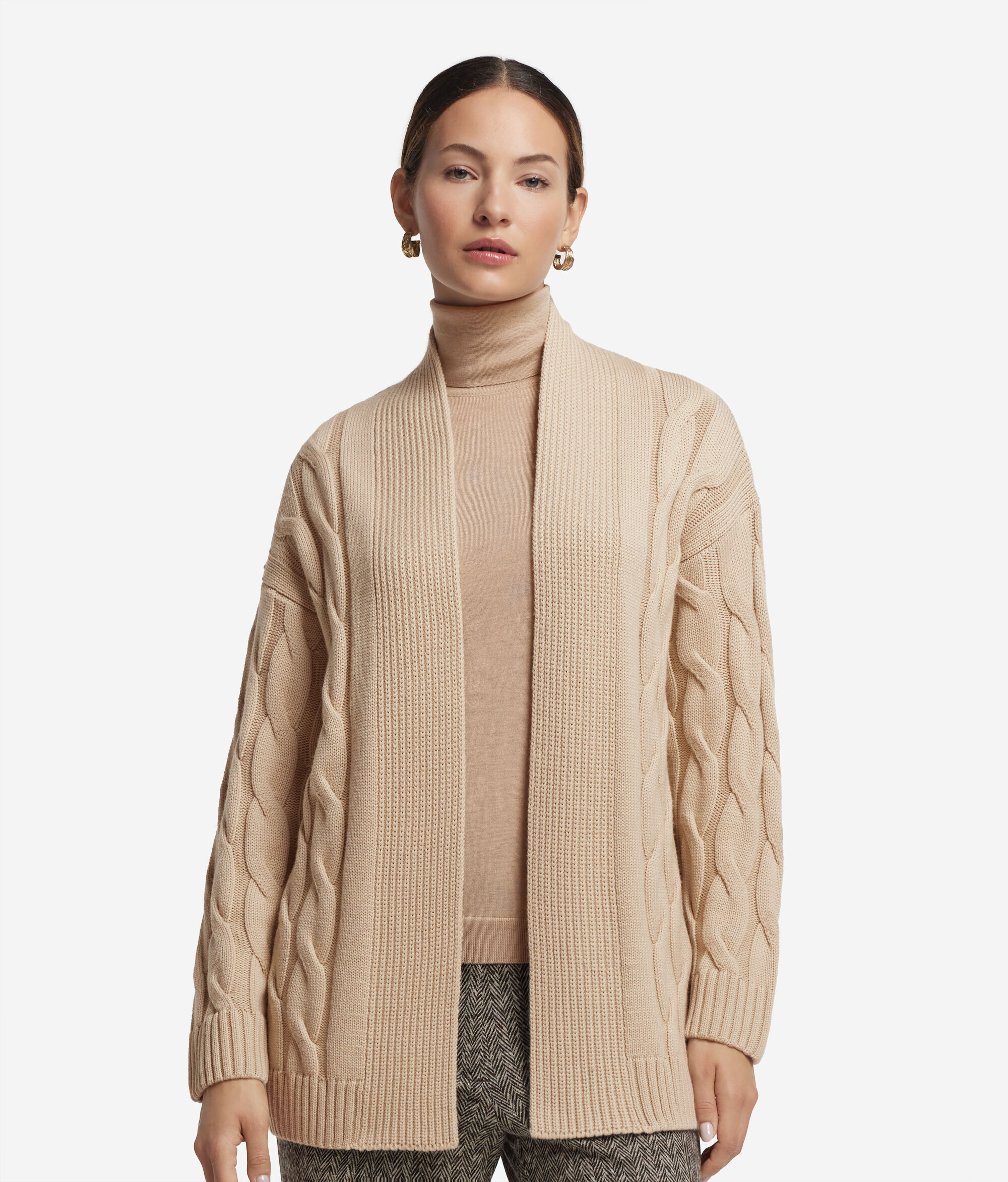 Cardigan con lavorazione a trecce in lana