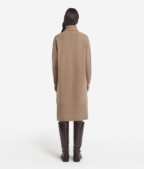 Платье с косами из ультрамягкого кашемира