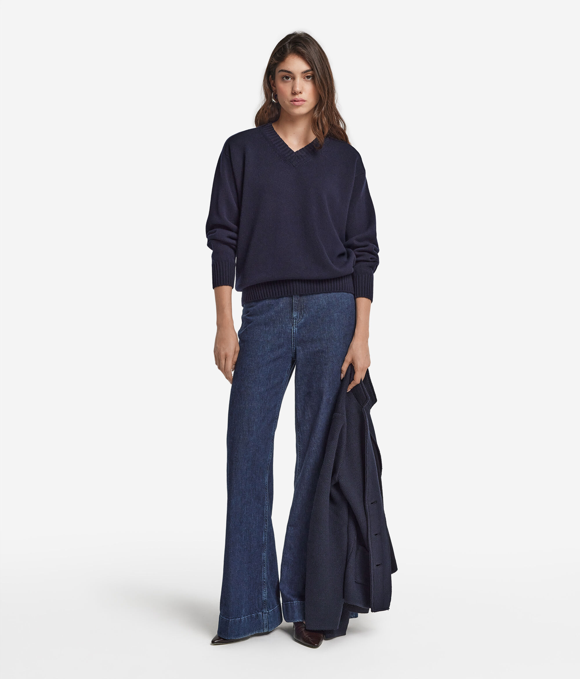 Pull à col V et emmanchures marteau en cachemire ultra-doux