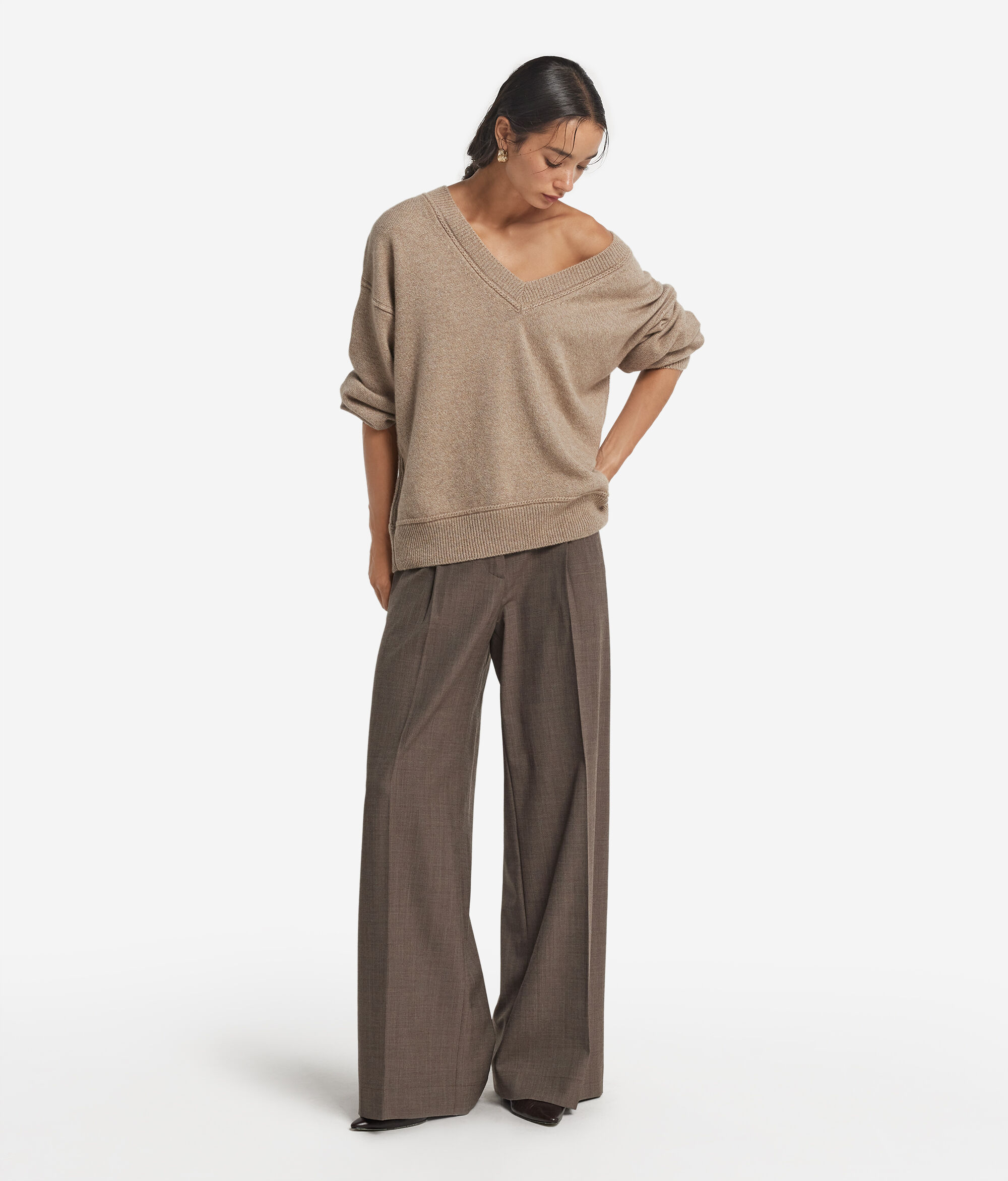 Maglia con scollo a V in Ultrasoft Undyed cashmere