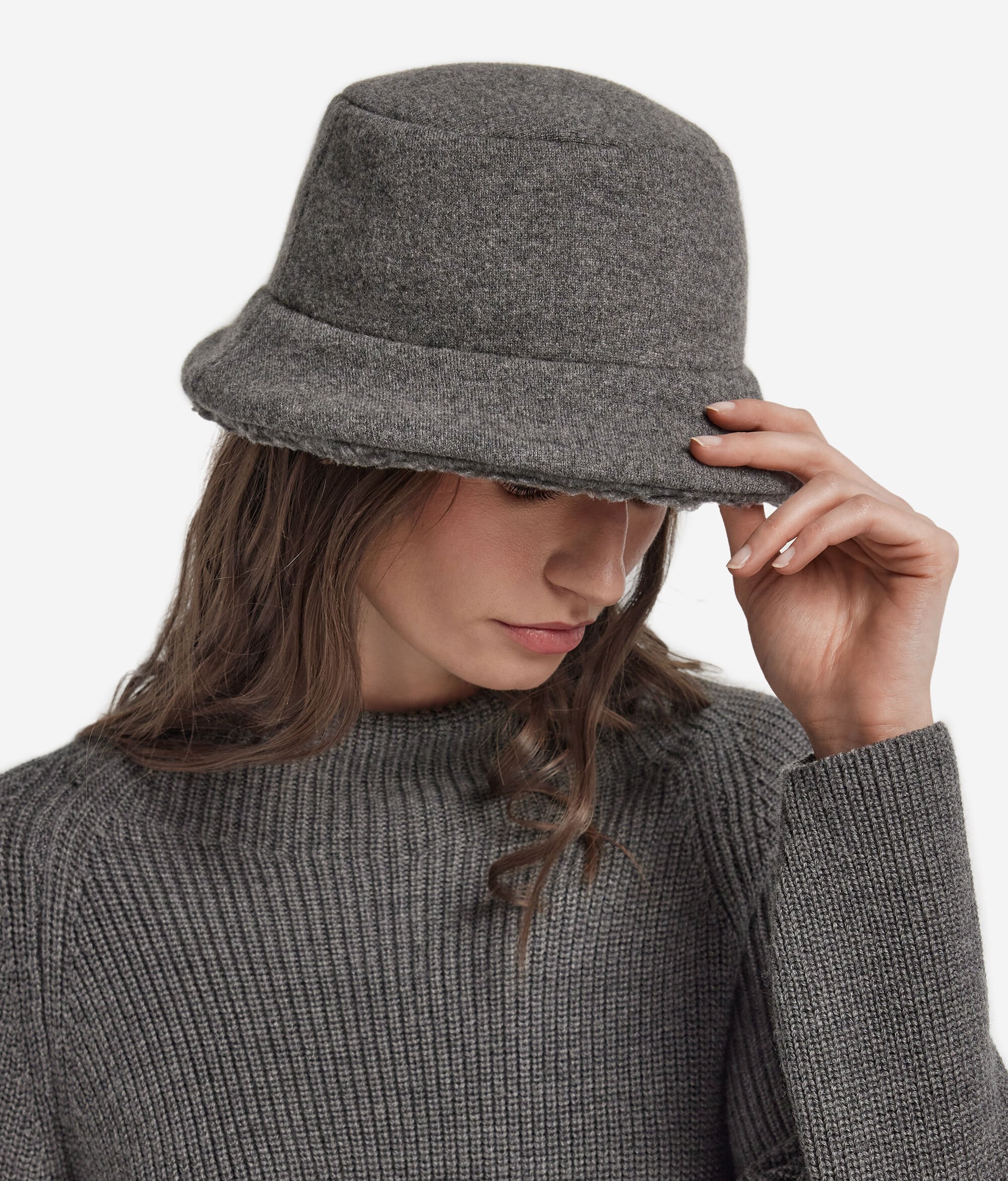 Reversible cashmere bucket hat