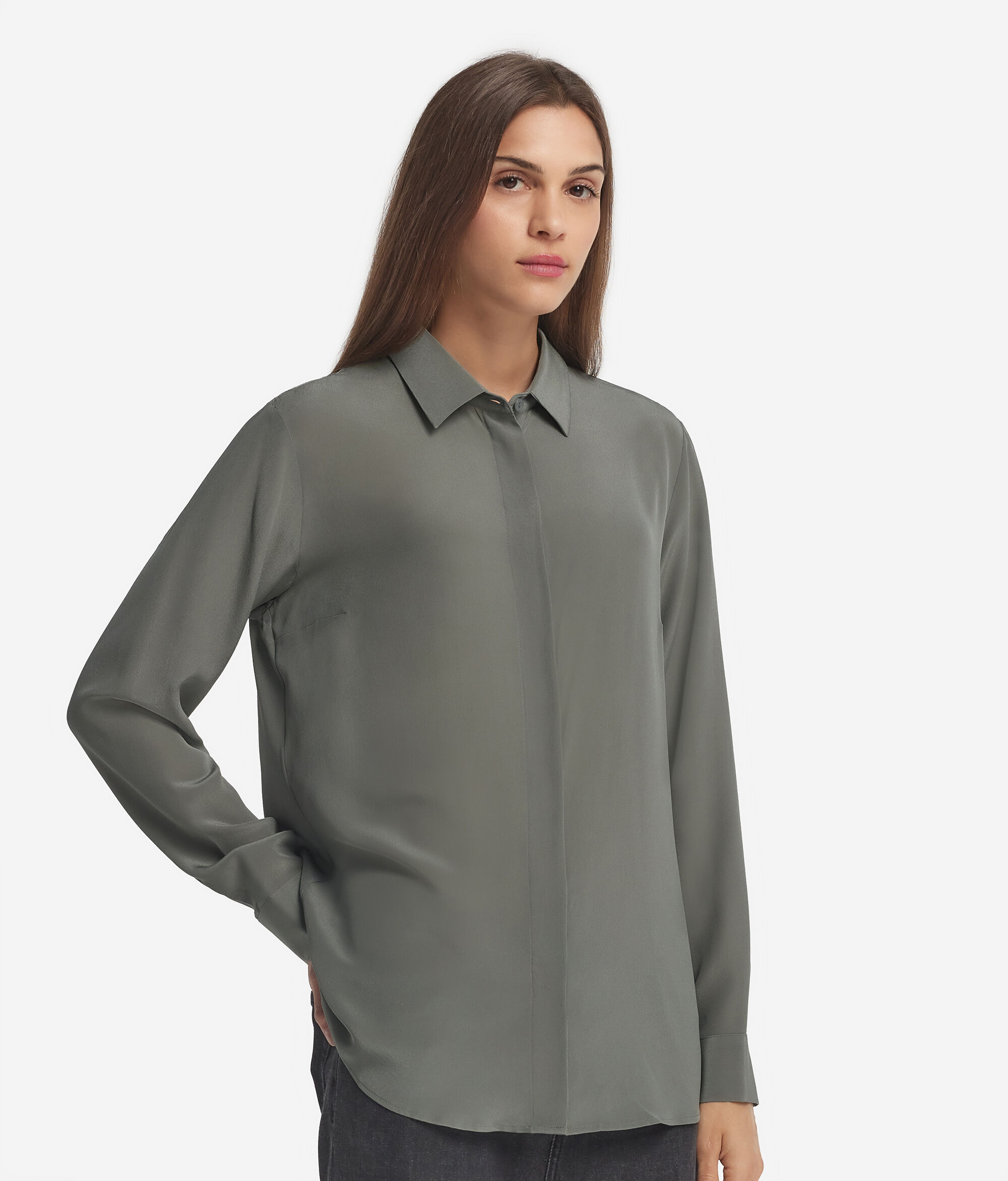 Camisa con cuello de seda