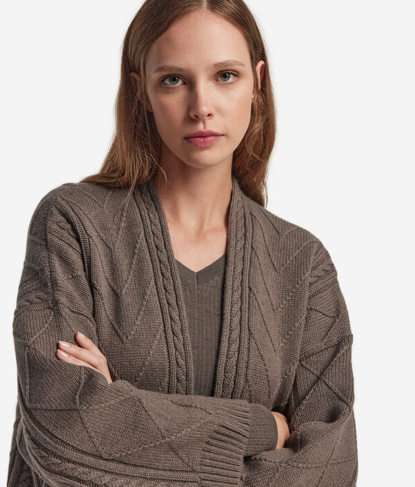 Накидка из ультрамягкого кашемира с косами