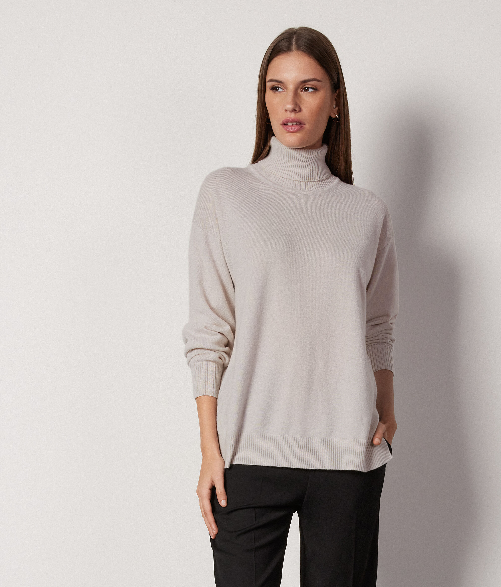 Rollkragenpullover aus Kaschmir Ultrasoft mit Schlitzen
