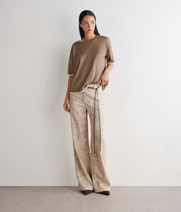 T-shirt over in Cashmere Silkfine - NUDE