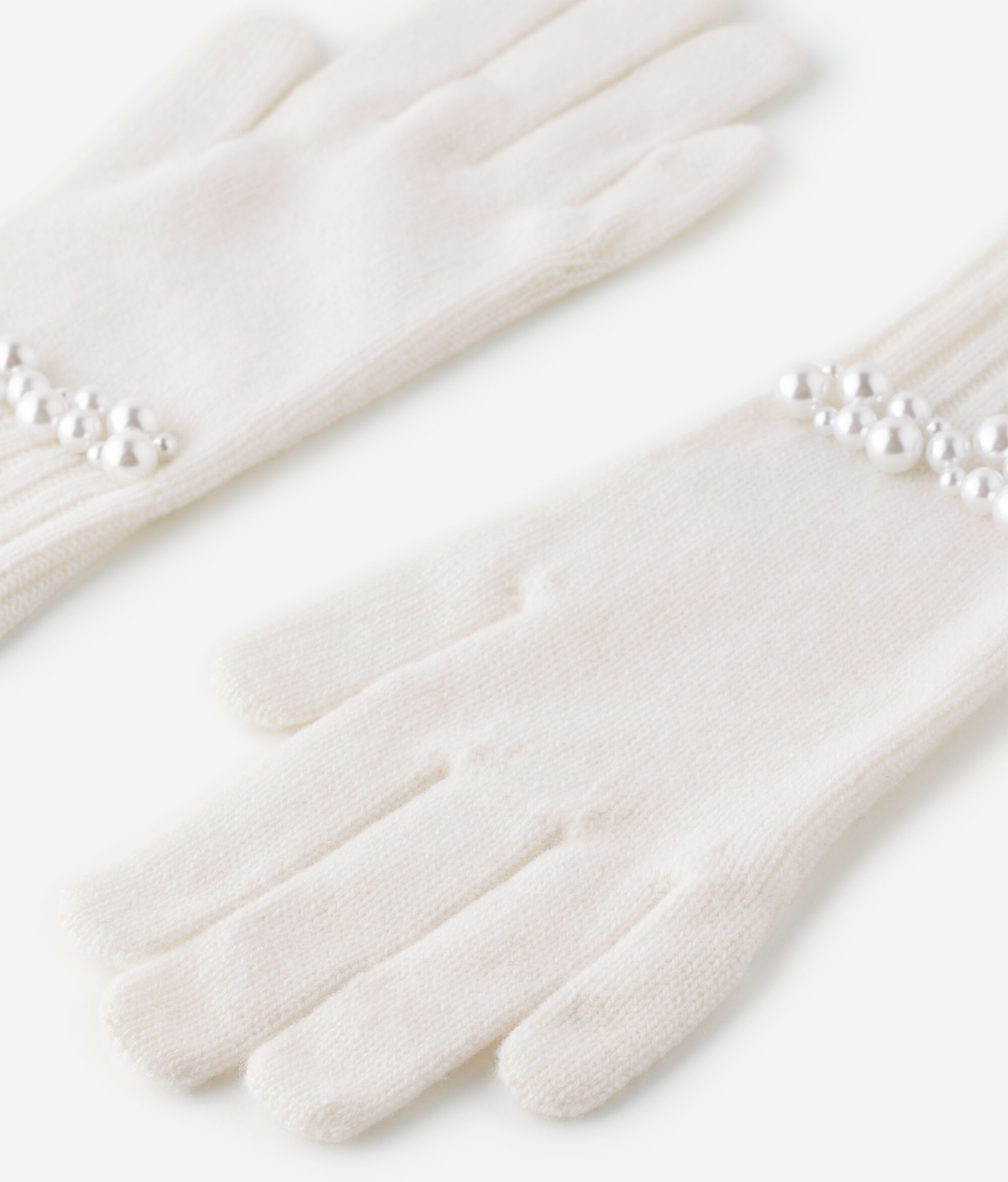 Перчатки из ультрамягкого кашемира с декором из бусин