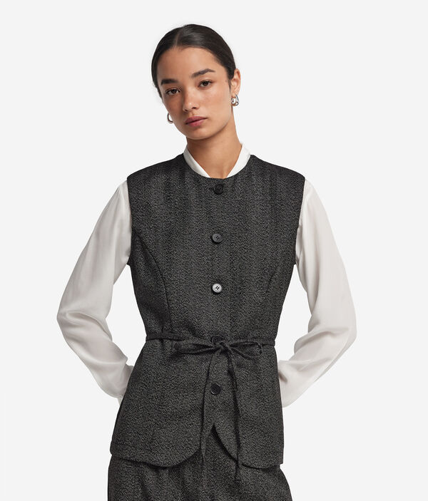 Жилет из шерсти