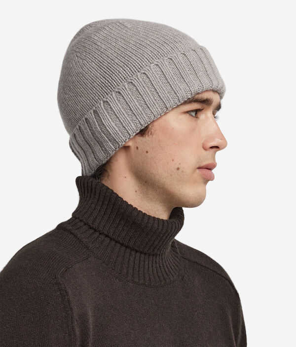 Шапка из ультрамягкого кашемира