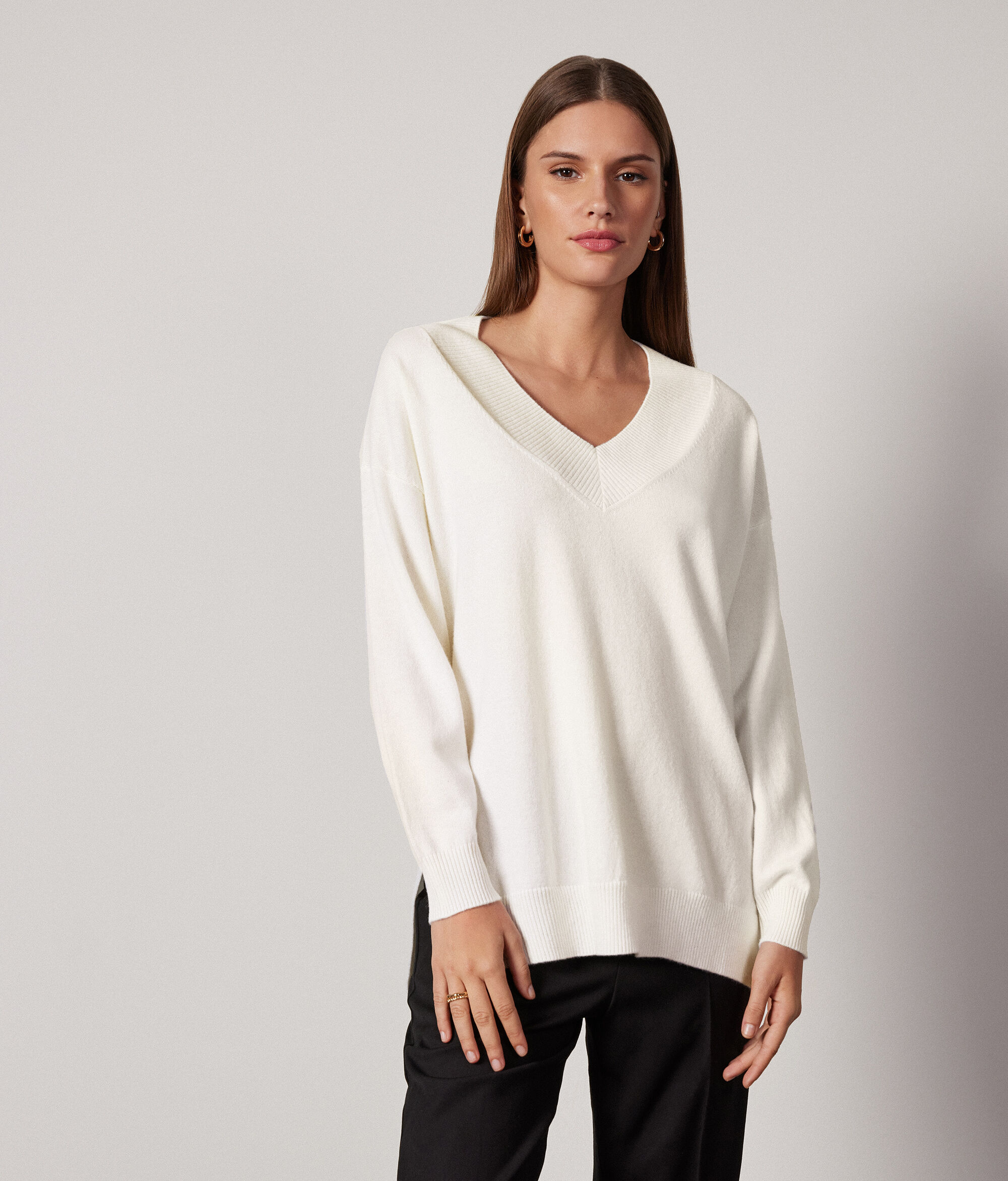 Oversized V-Neck Sweater in Ultrasoft Cashmere