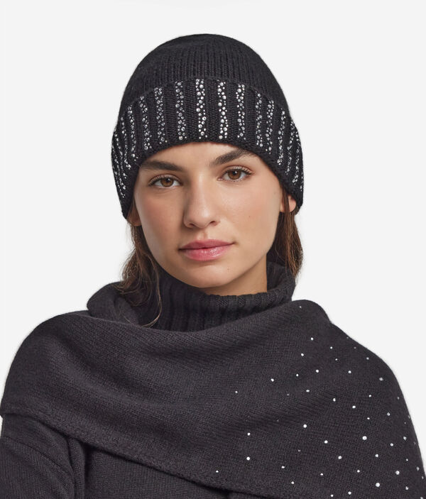 Шапка из кашемира со стразами