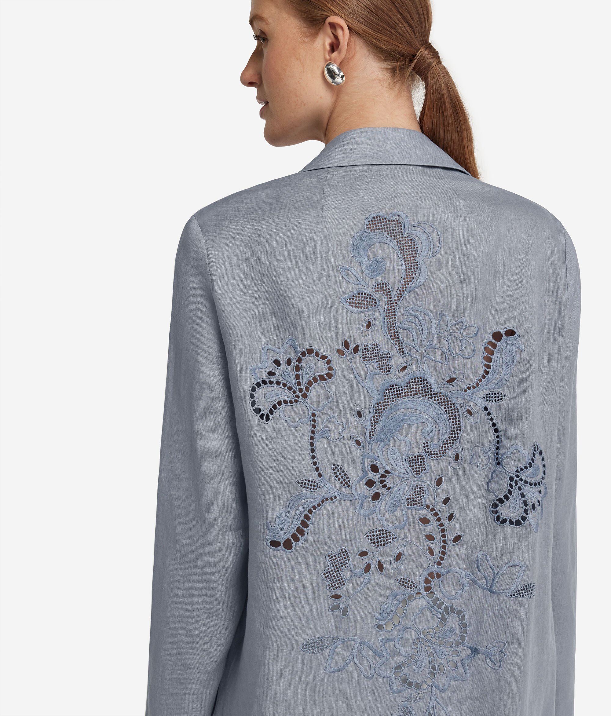 Жакет изо льна с вышивкой