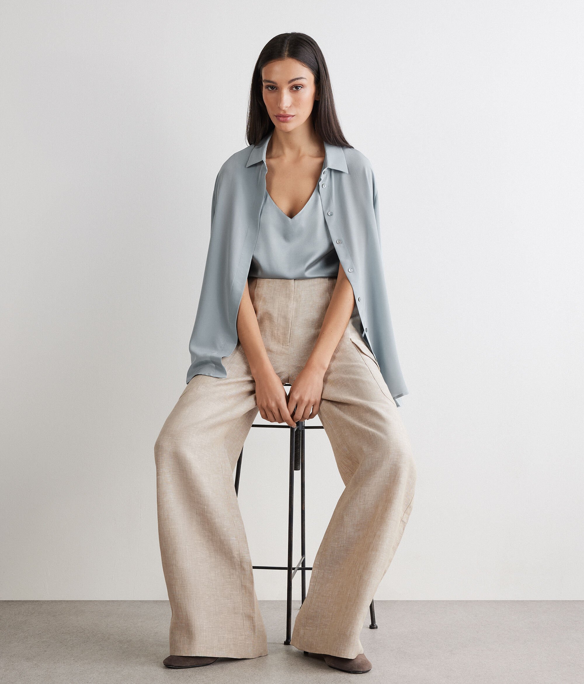 Svilena majica bez rukava s V-izrezom