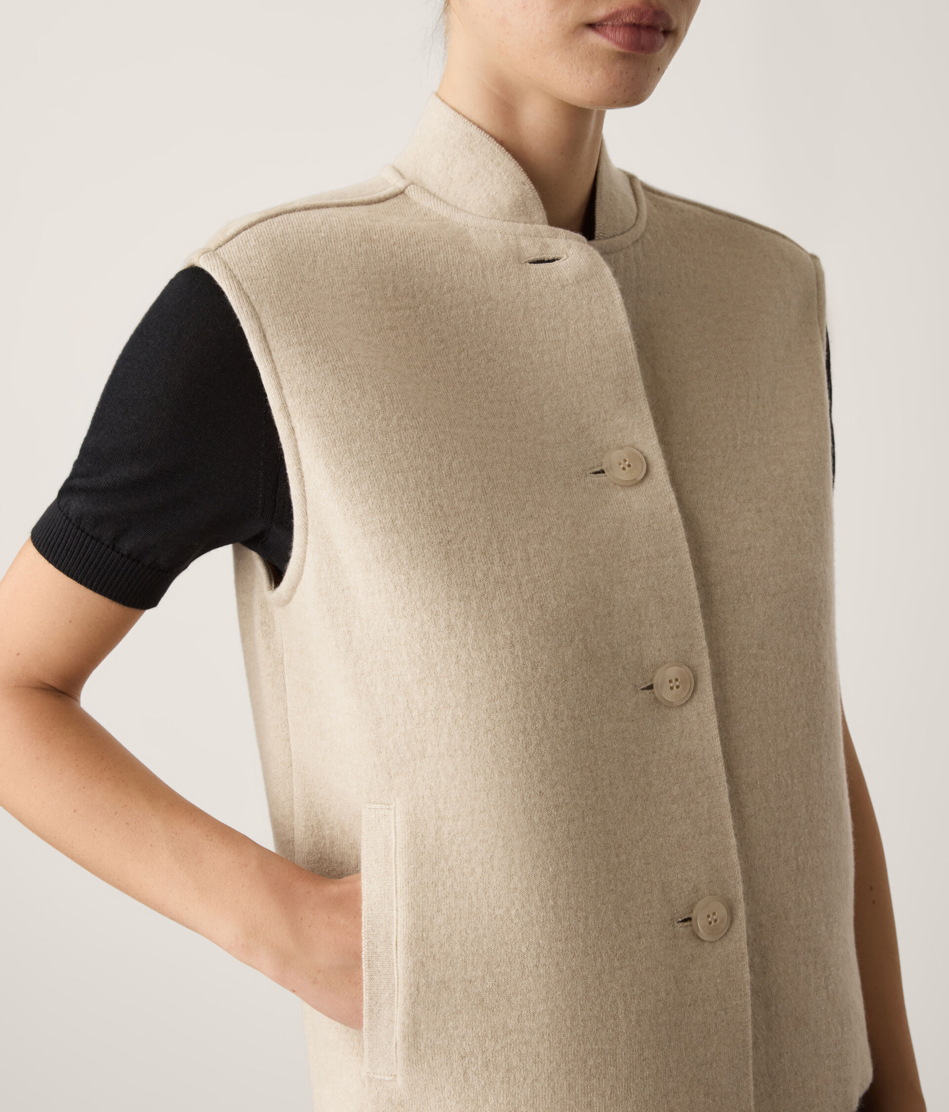 Ultrasoft Cashmere vest with buttons | Falconeri