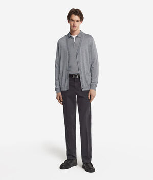 Cardigan con Bottoni in Cashmere