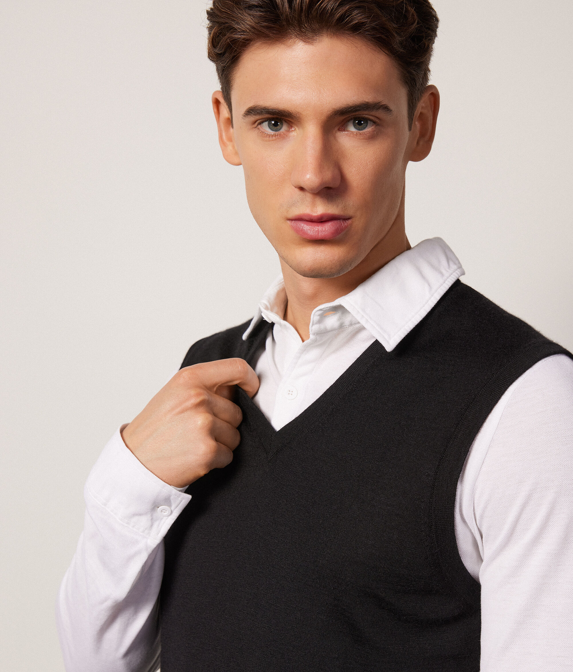 Colete com Decote em V em Ultrafine Cashmere