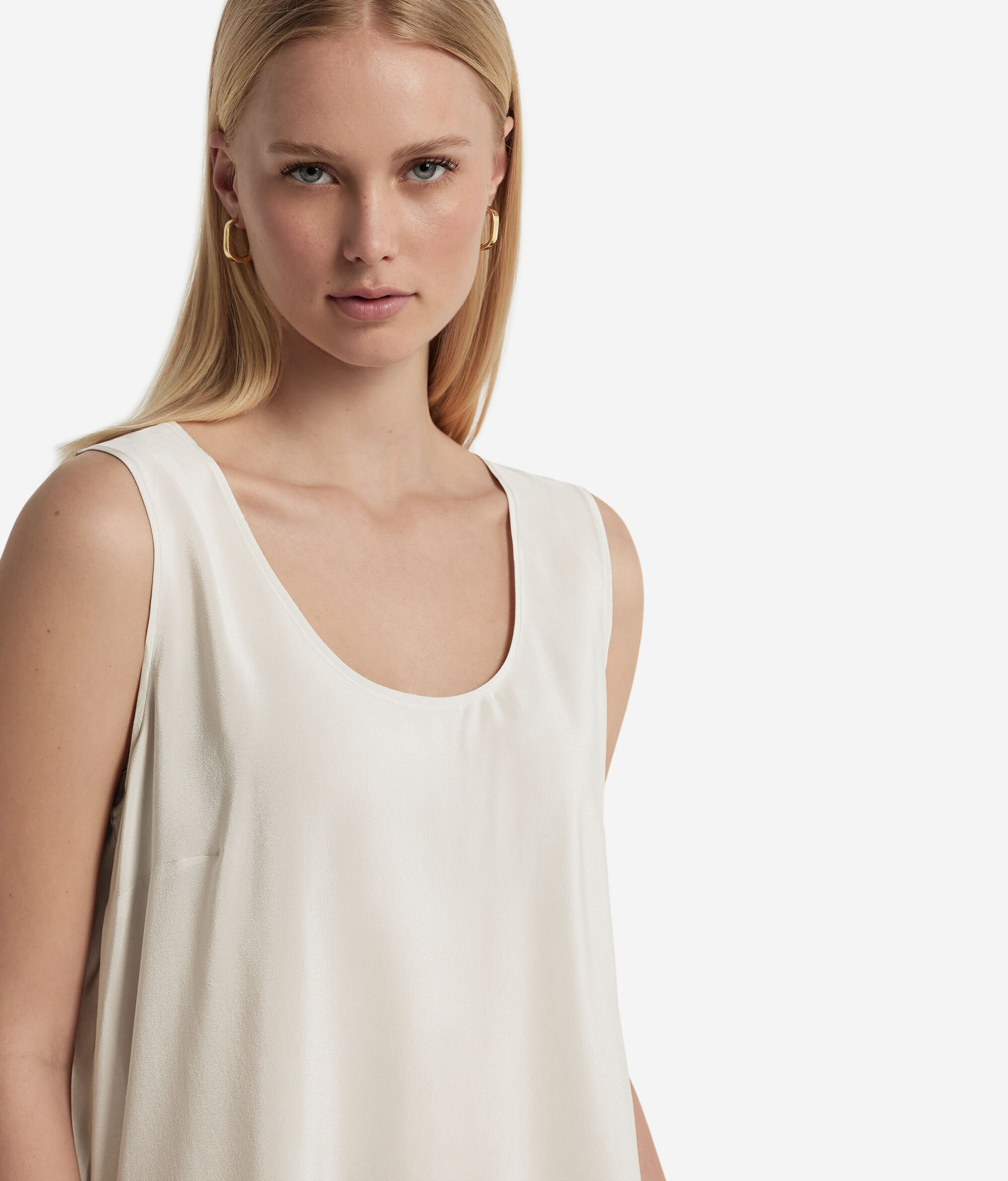 Tanktop mit weitem Ausschnitt aus Seide